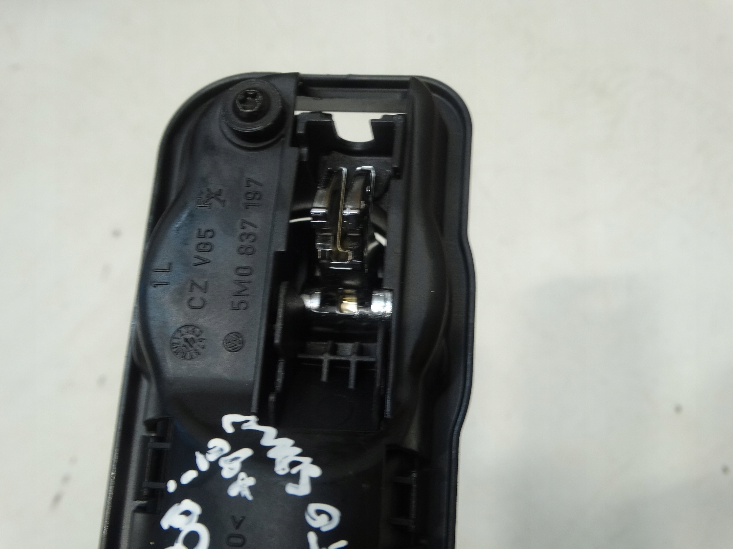 handle inner left front rear part VOLKSWAGEN GOLF VI plus 5M0837197