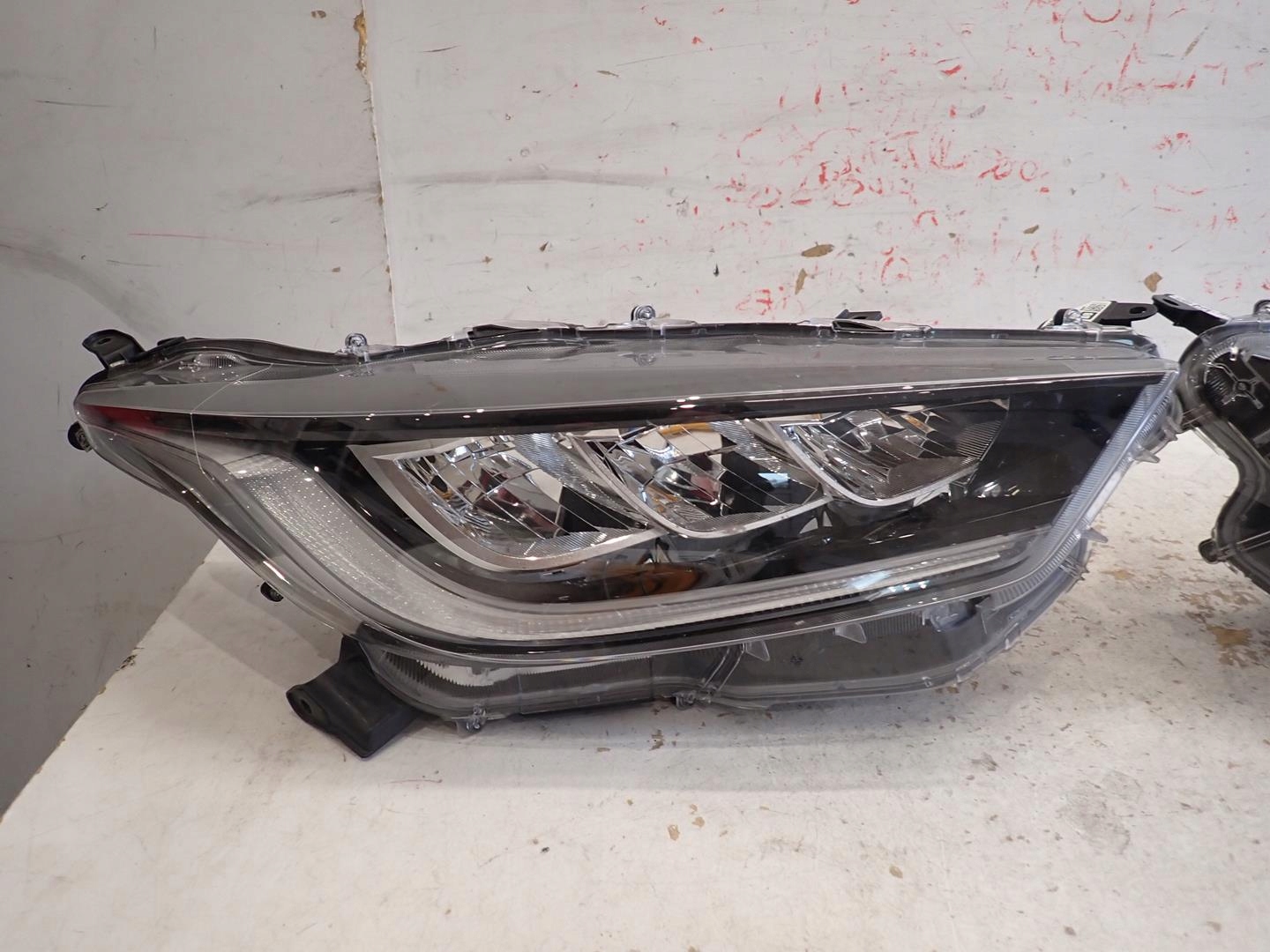 light front front right TOYOTA YARIS IV 2020- FULL LED 0255043