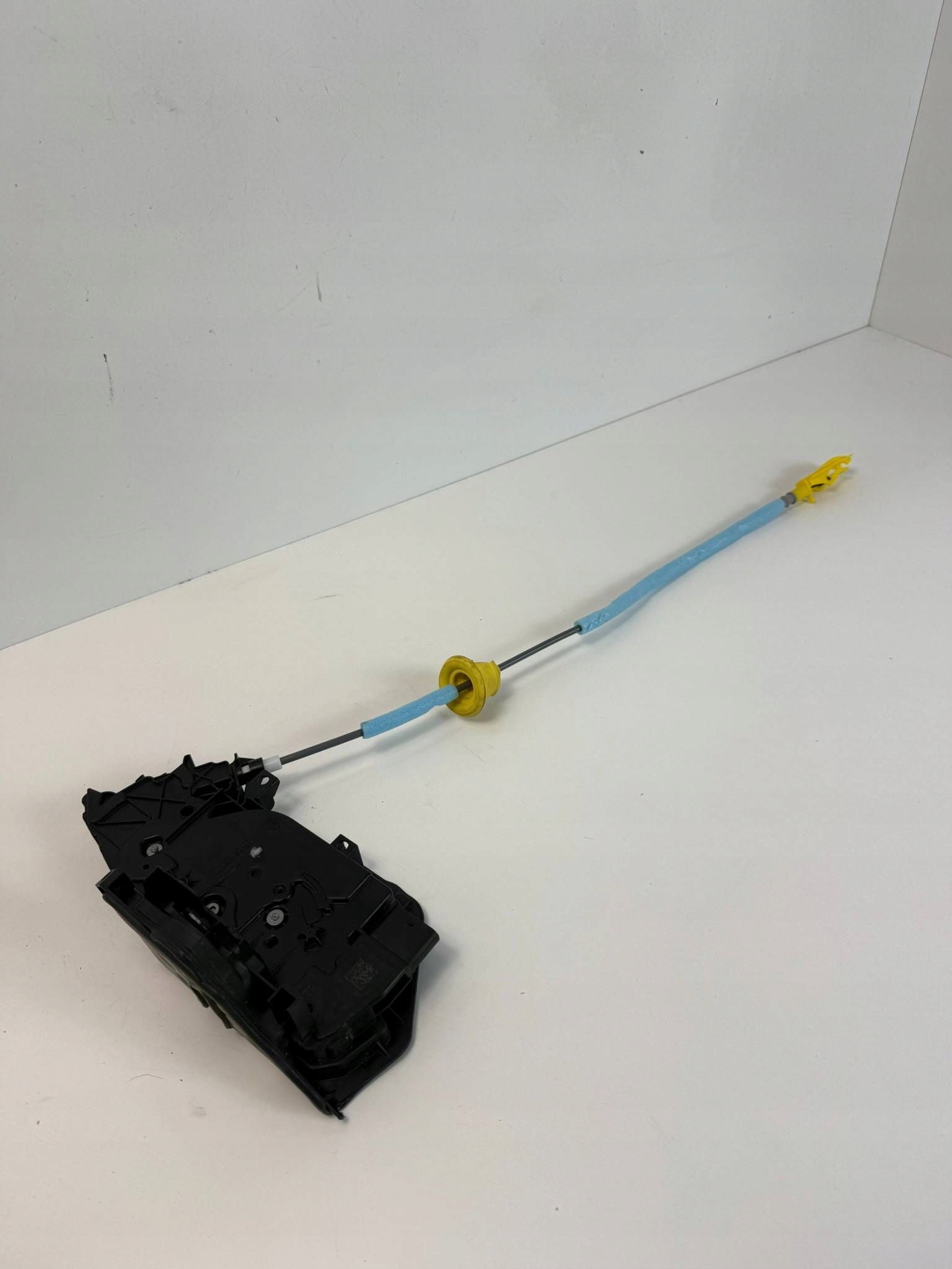 BMW i4 G26 4 7445041 lock door front left Europa
