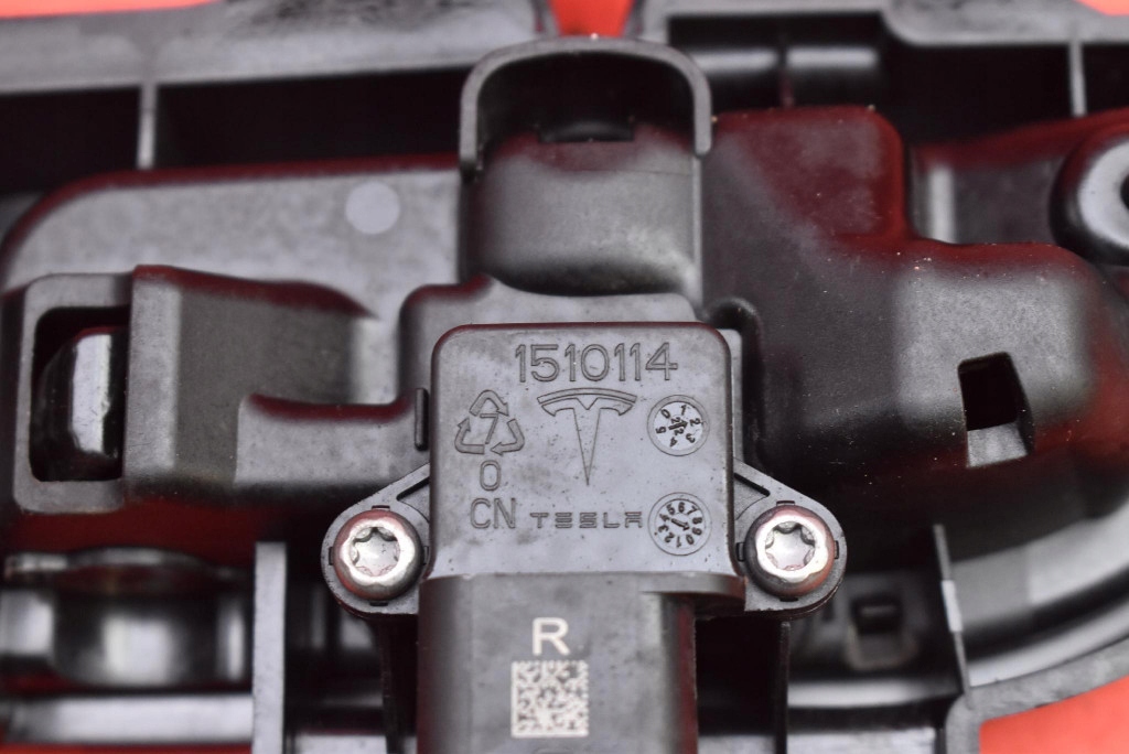 handle right rear part rear black 1528115-00-D TESLA MODEL Y 20