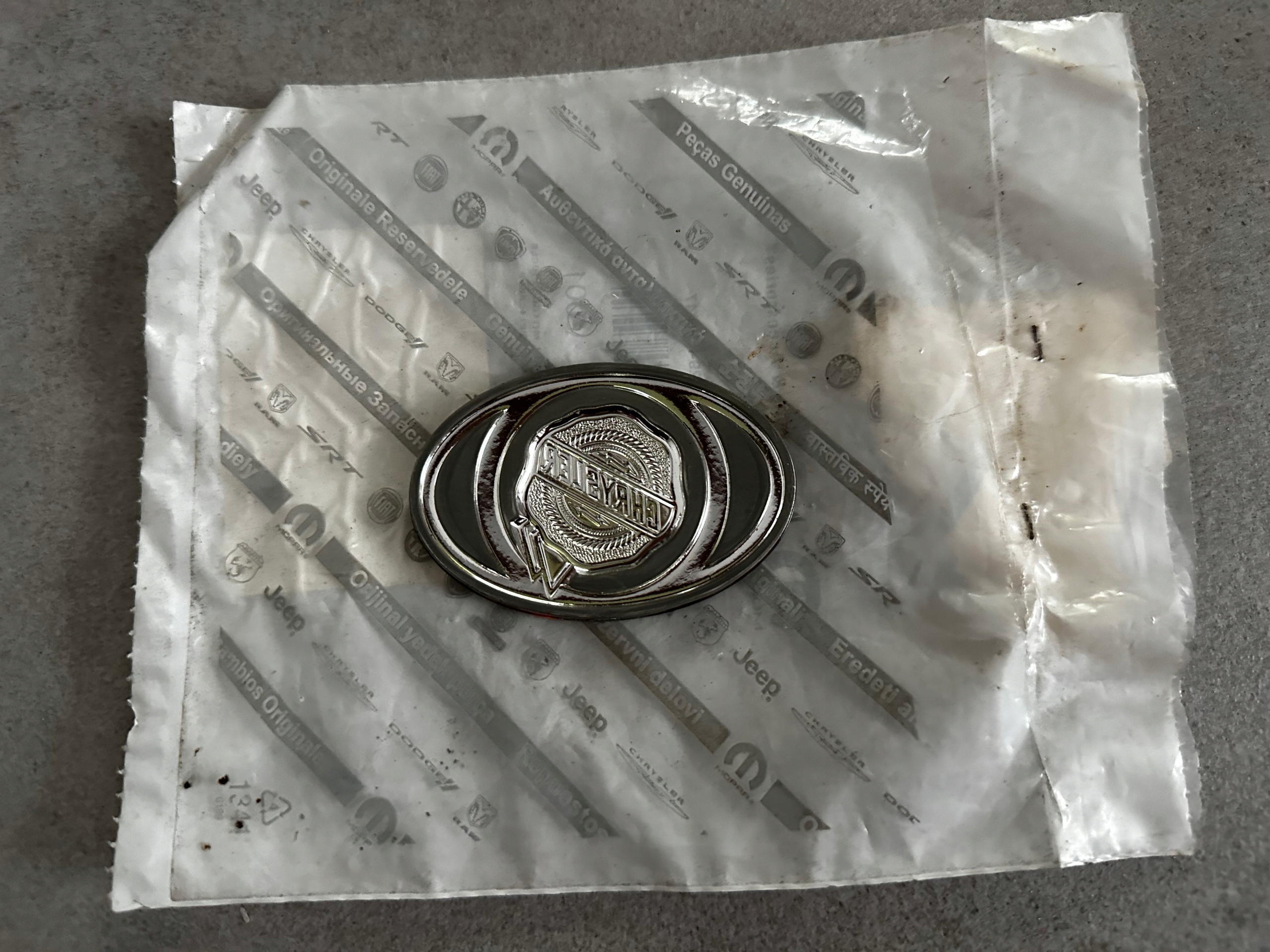 ZNACZEK EMBLEMAT PRZÓD 4805157 CHRYSLER 300, TOWN&COUTNRY Marka Chrysler