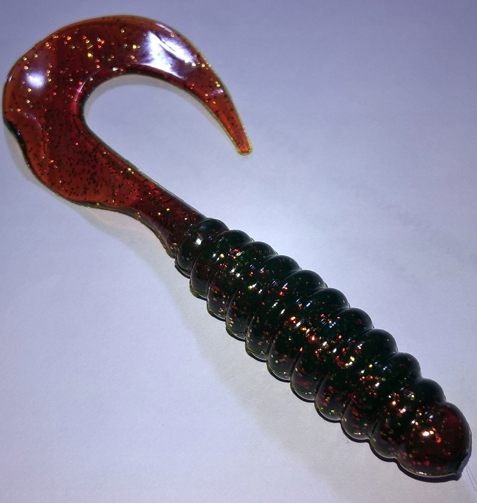 

Manns Twister 7cm Motoroil ze srebrnym brokatem