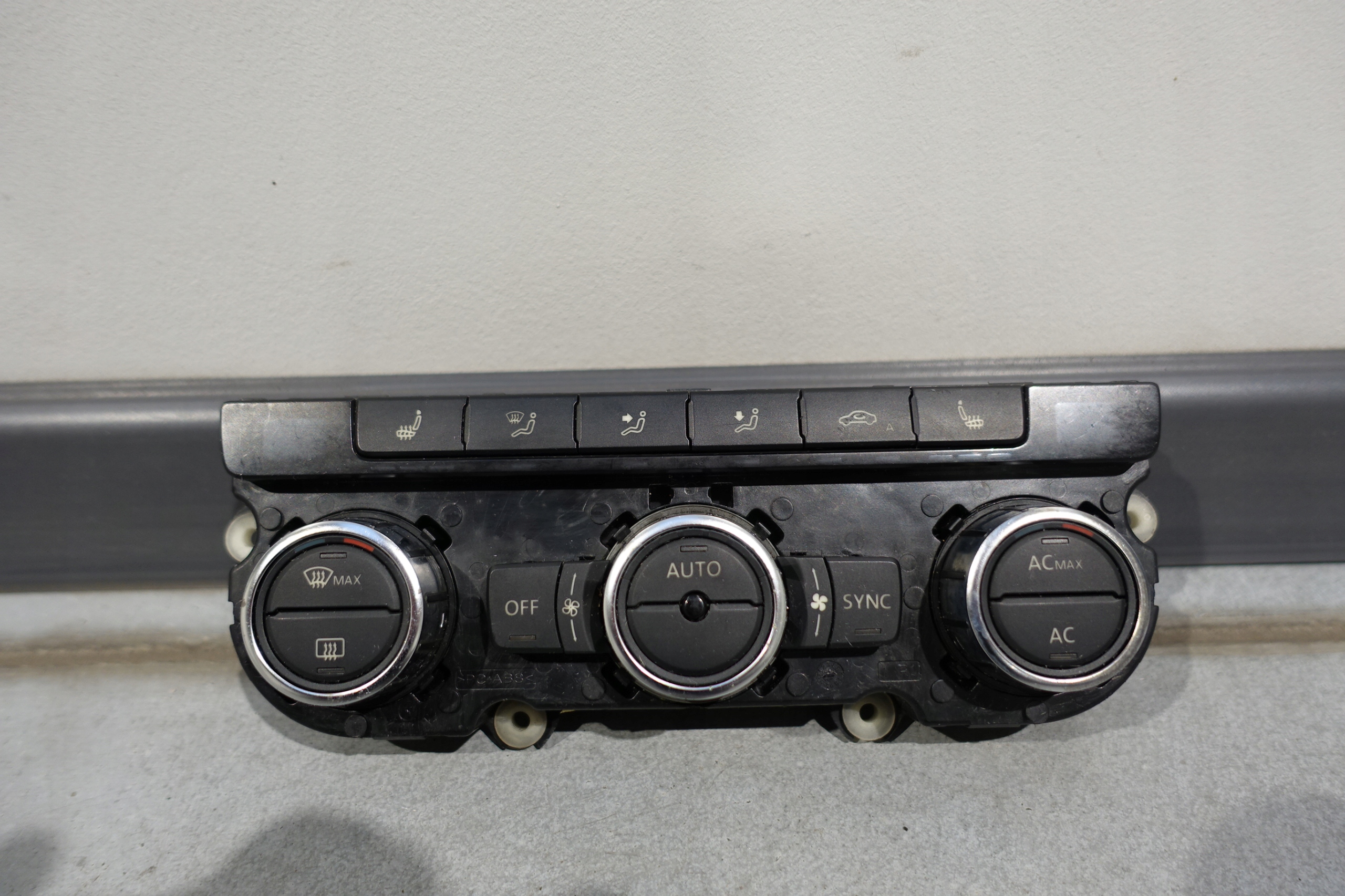 5C0907044B - VW NEW BEETLE ПАНЕЛЬ КОНДИЦИОНЕРА