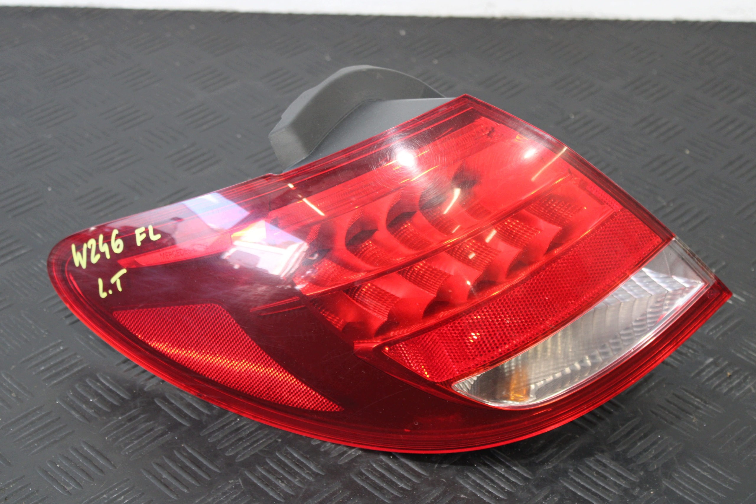 light left rear part left rear A2469068100 MERCEDES B-class W246 LIFT