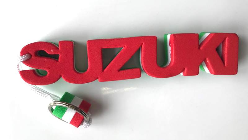 Piankowy breloczek niezatapialny Suzuki nowy model