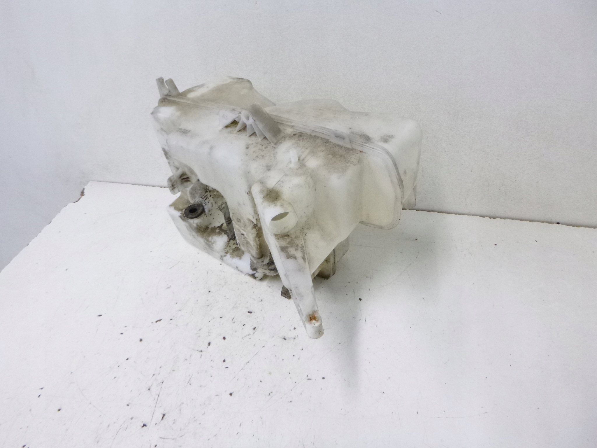 BEHÄLTER SPRITZDÜSE BMW E60 E61 2.0D 05R. XENON