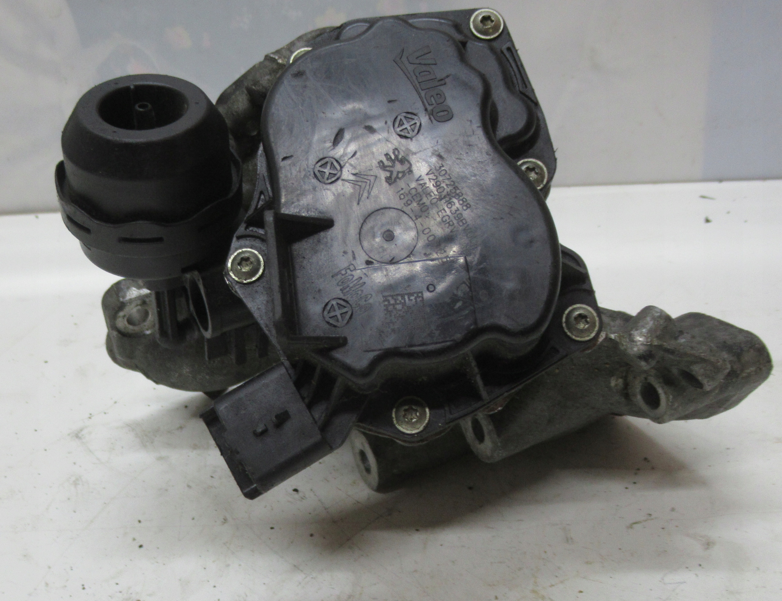 FORD KUGA EGR valve 30725888