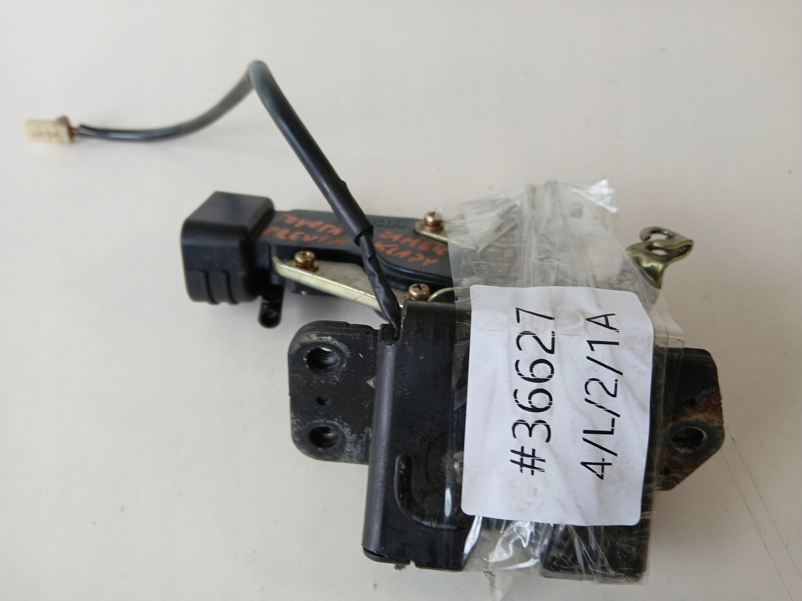 TOYOTA PREVIA II lock bonnet boot