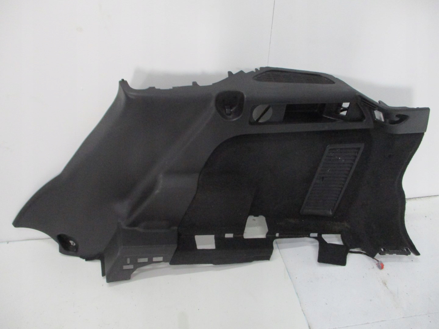 Обивка бекона багажника DISCOVERY FK72-68886-D