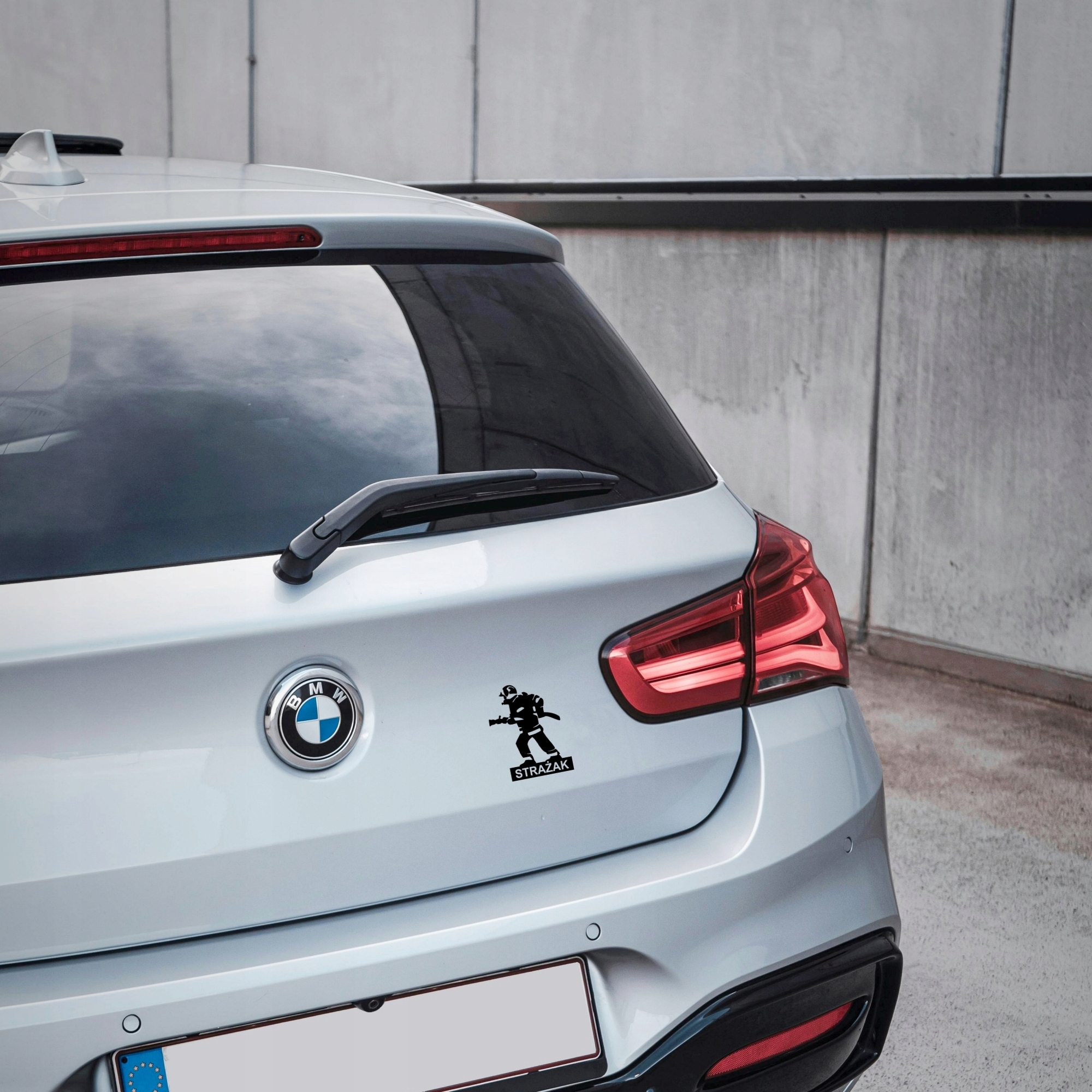 Naklejka na samochód STRAŻAK STRAŻ POŻARNA - rozmiar 14x10 cm Solidna Szerokość produktu 10 cm