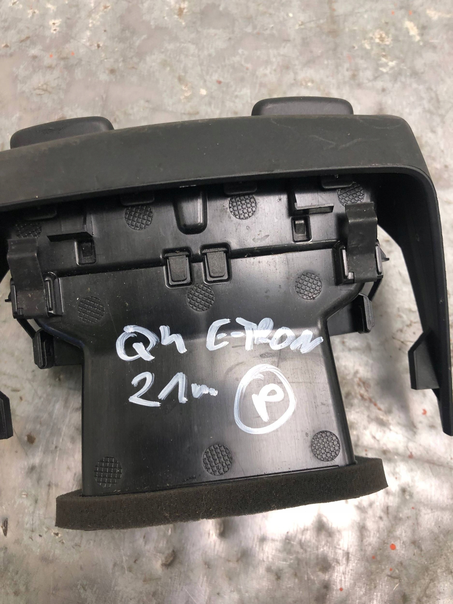 grid air conditioning devices rear part AUDI Q4 E-TRON 89A819203