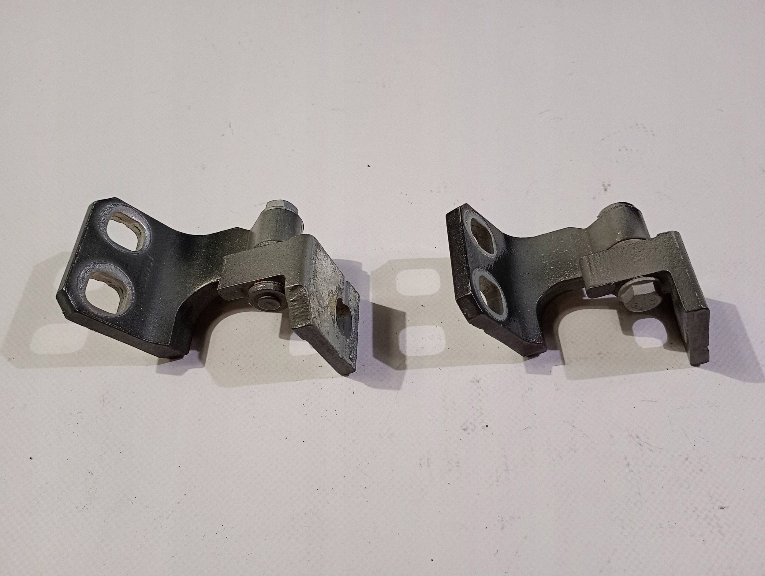 hinge hinges door right front front right Maserati Levante 2017