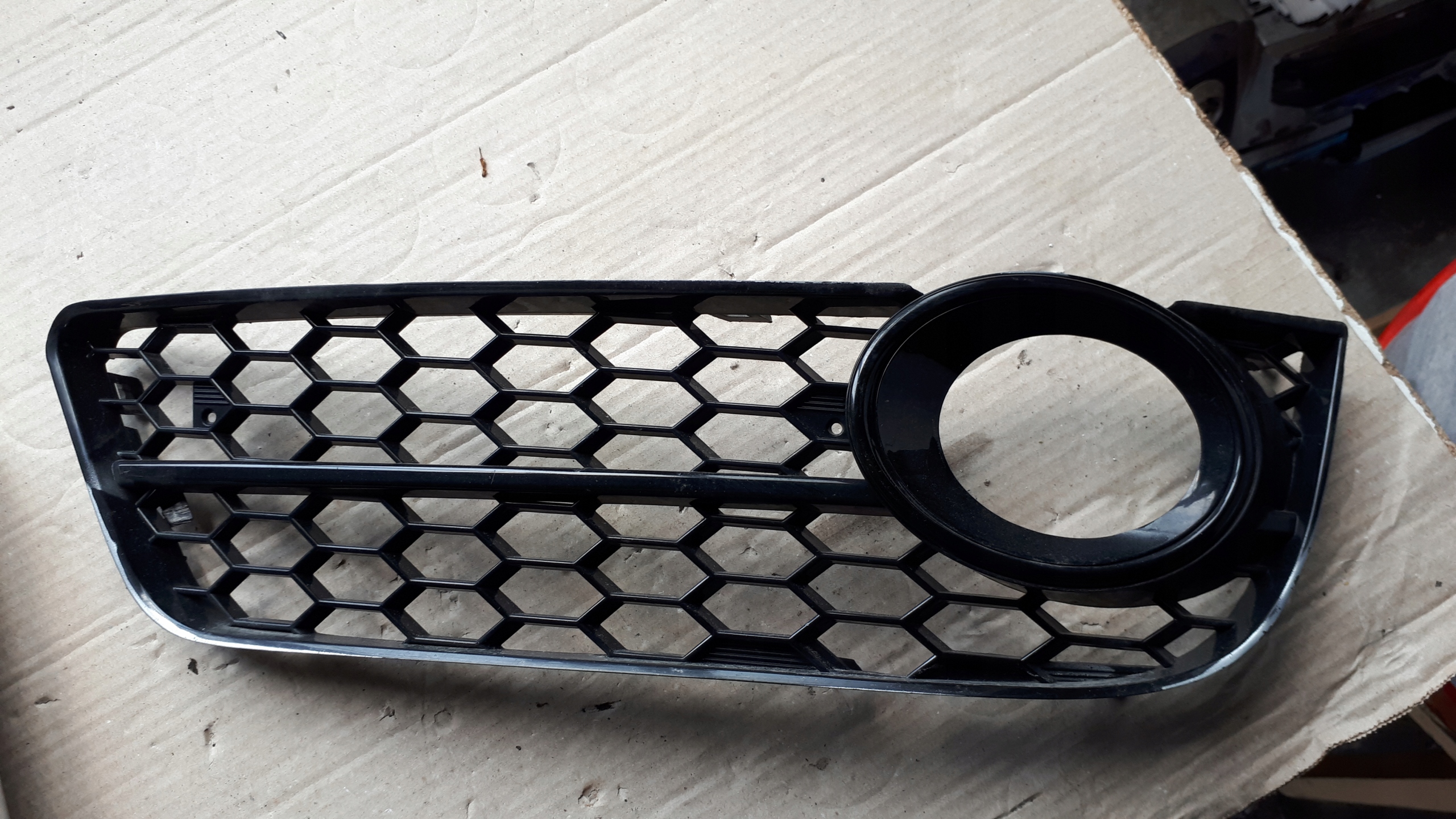 A5 8T решетка бампера левая передняя RS Honeycomb