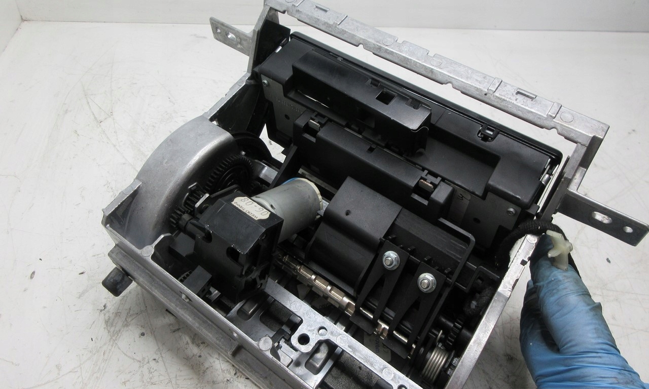 Audi A8 D3 механизм экран дисплей
