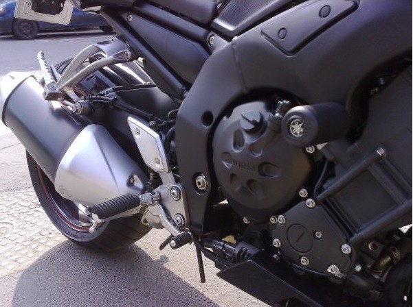 Womet-Tech crash-pady race YAMAHA FZ1 N 06-15