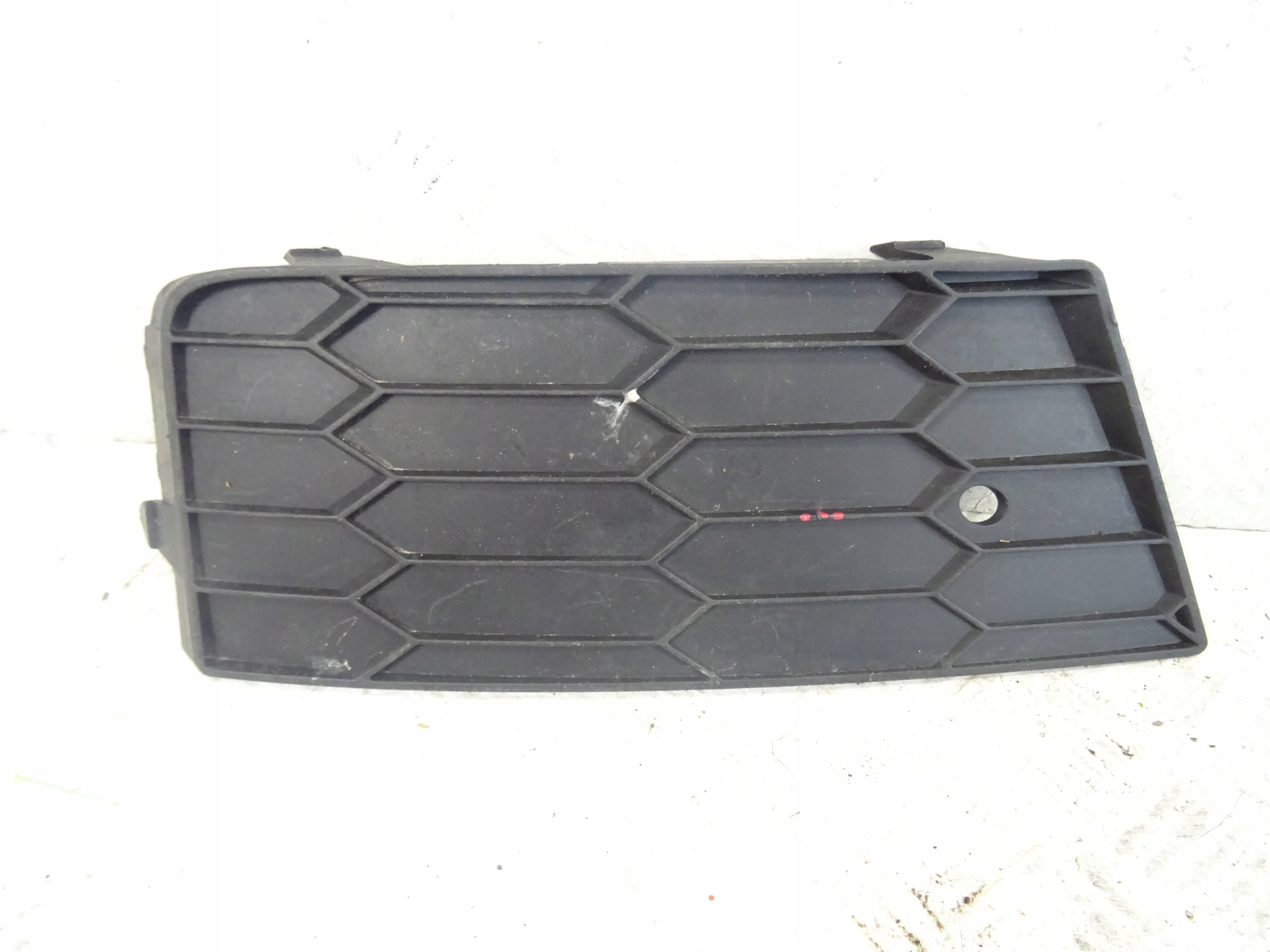 grid of a bumper left front SKODA OCTAVIA III 3 RS 5E0807681B