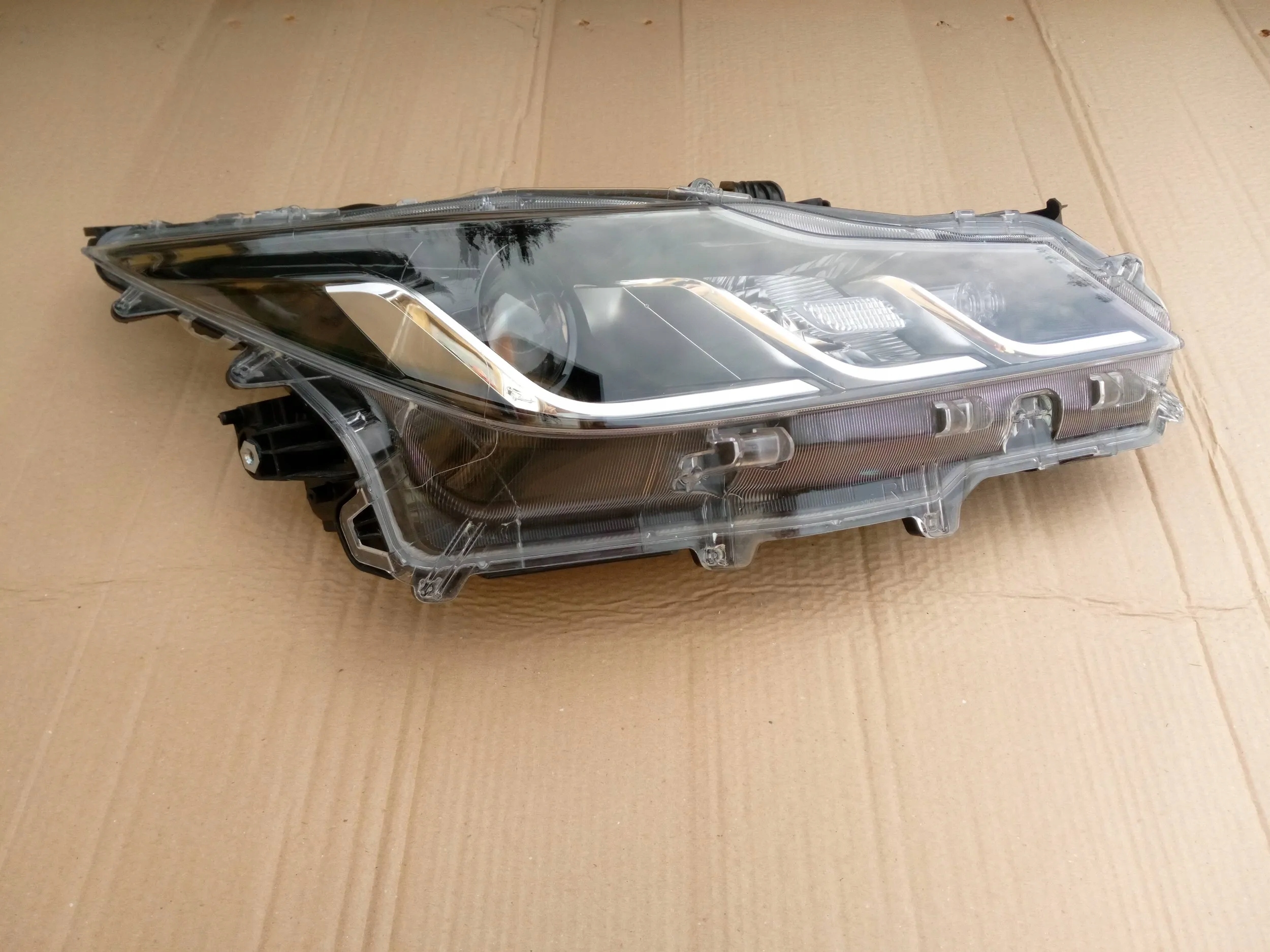 REFLEKTOR TOYOTA COROLLA E21 NOWY ORYG.*