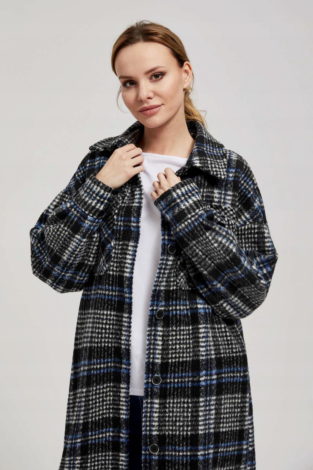 Długi płaszcz w kratę M od MOODO Kaptur bez kaptura