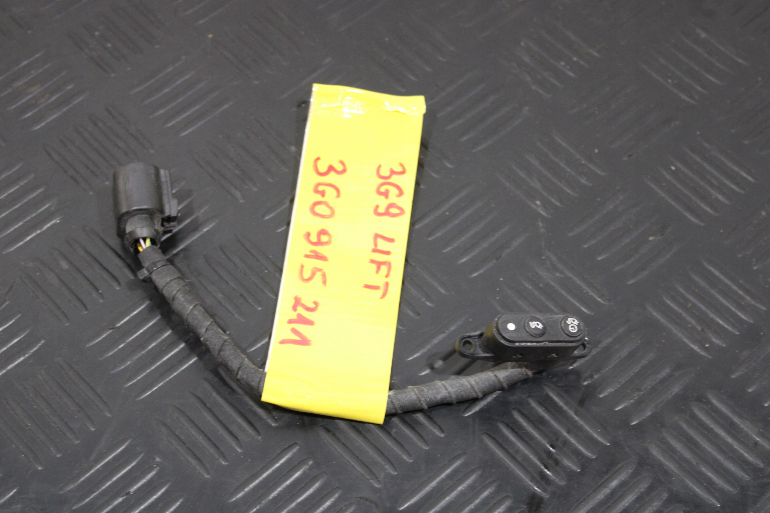 button PANEL LADOWANIA 3G0915211 VW PASSAT B8 3G0 3G9 LIFT 1.4 GTE