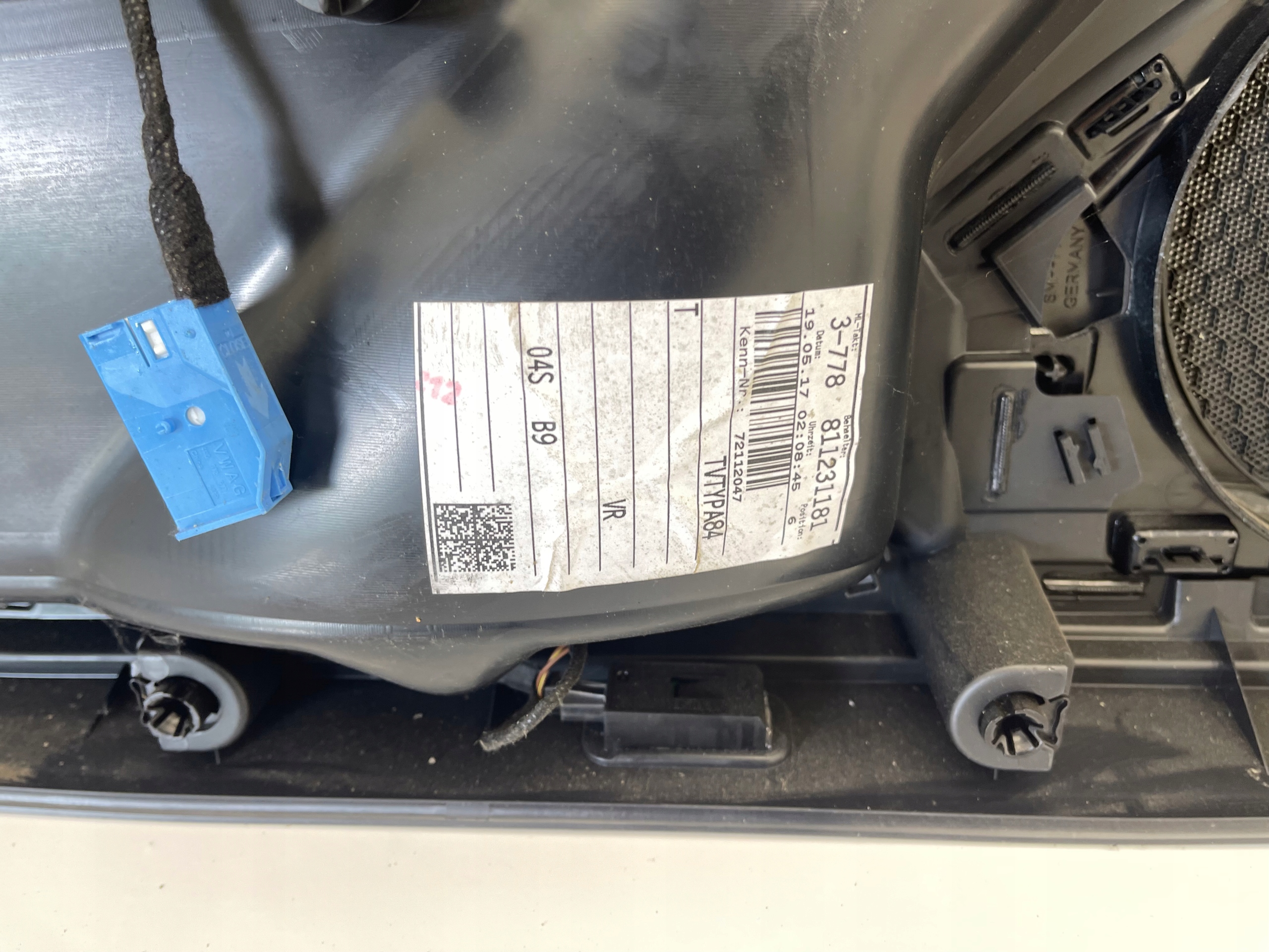 AUDI A4 B9 8W upholstery door front right side 8W0867118