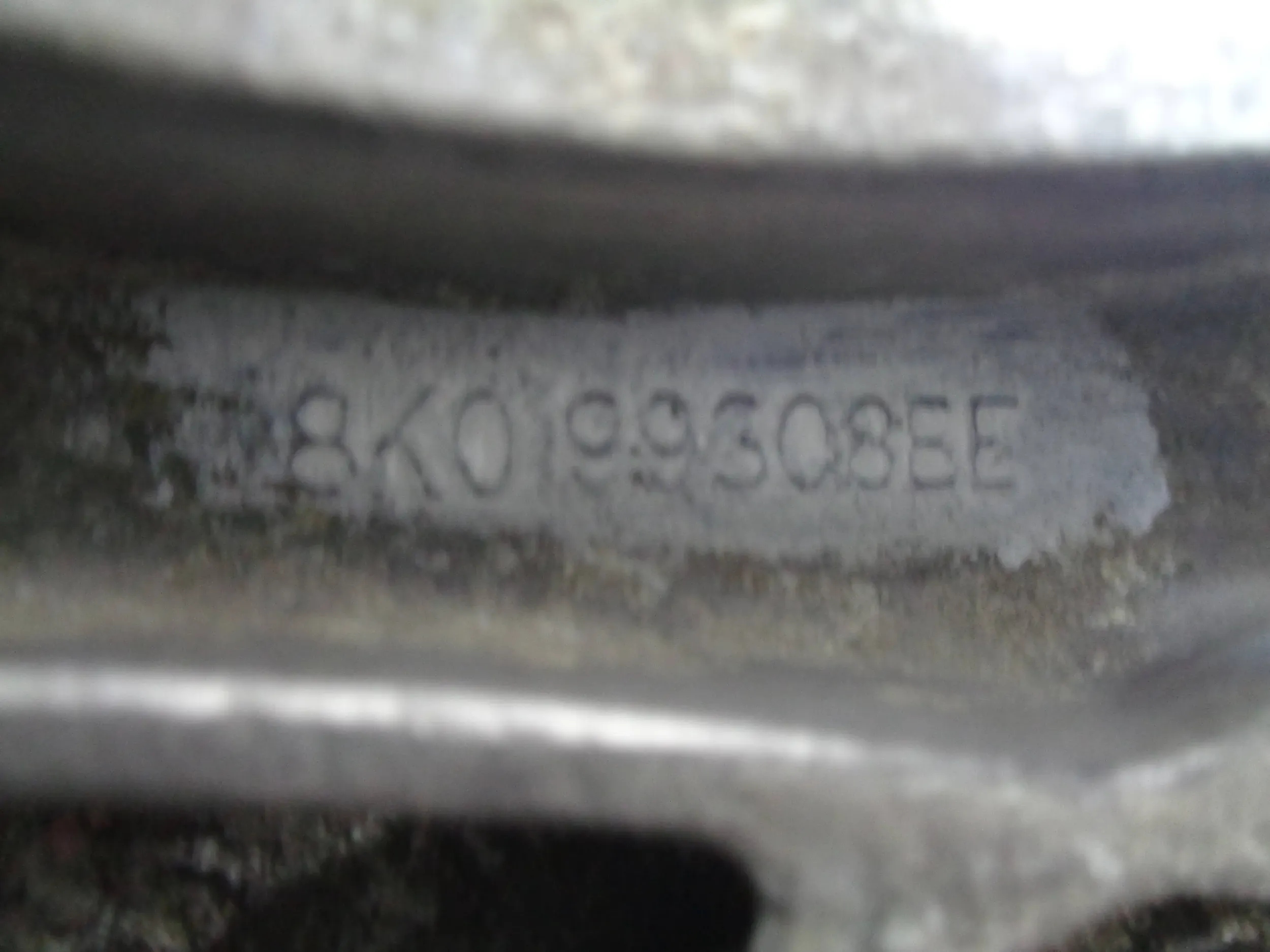 AUDI A4 B8 A5 8T SUPPORT SUPPORT PLAQUE MOTEUR 8K0199308EE
