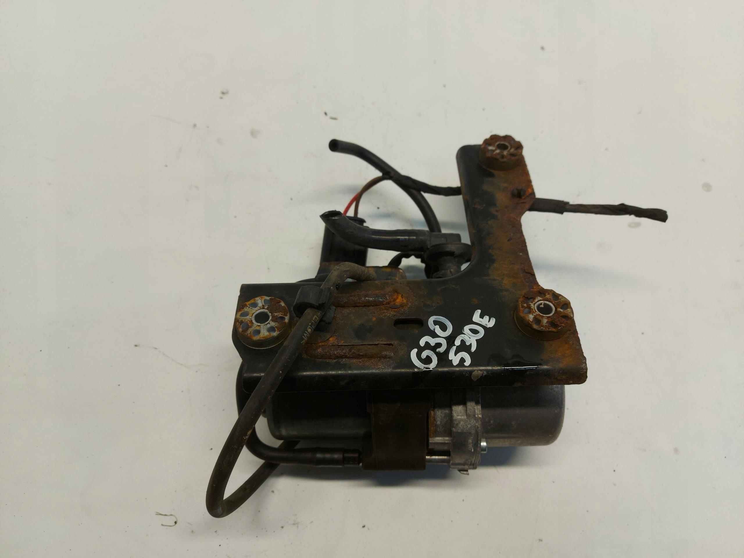 BMW G30 530e pump vacual 6880628-02
