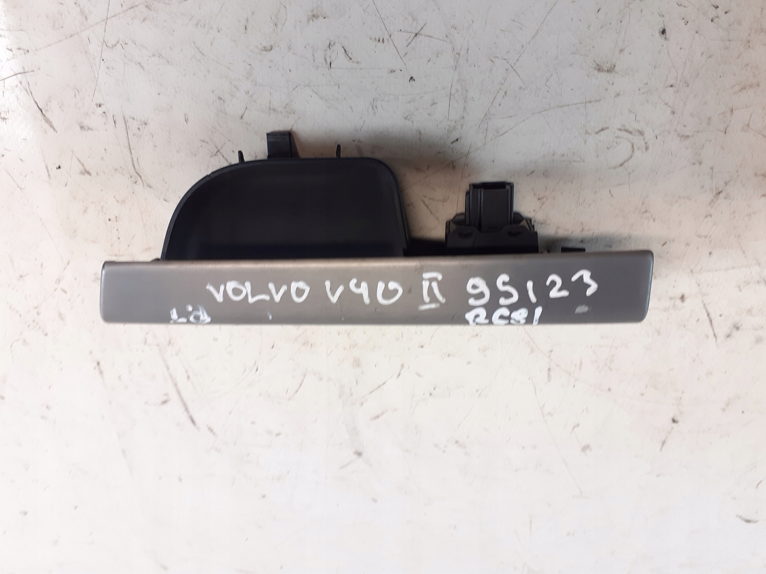 VOLVO S40 II switch windows right rear part 8679681