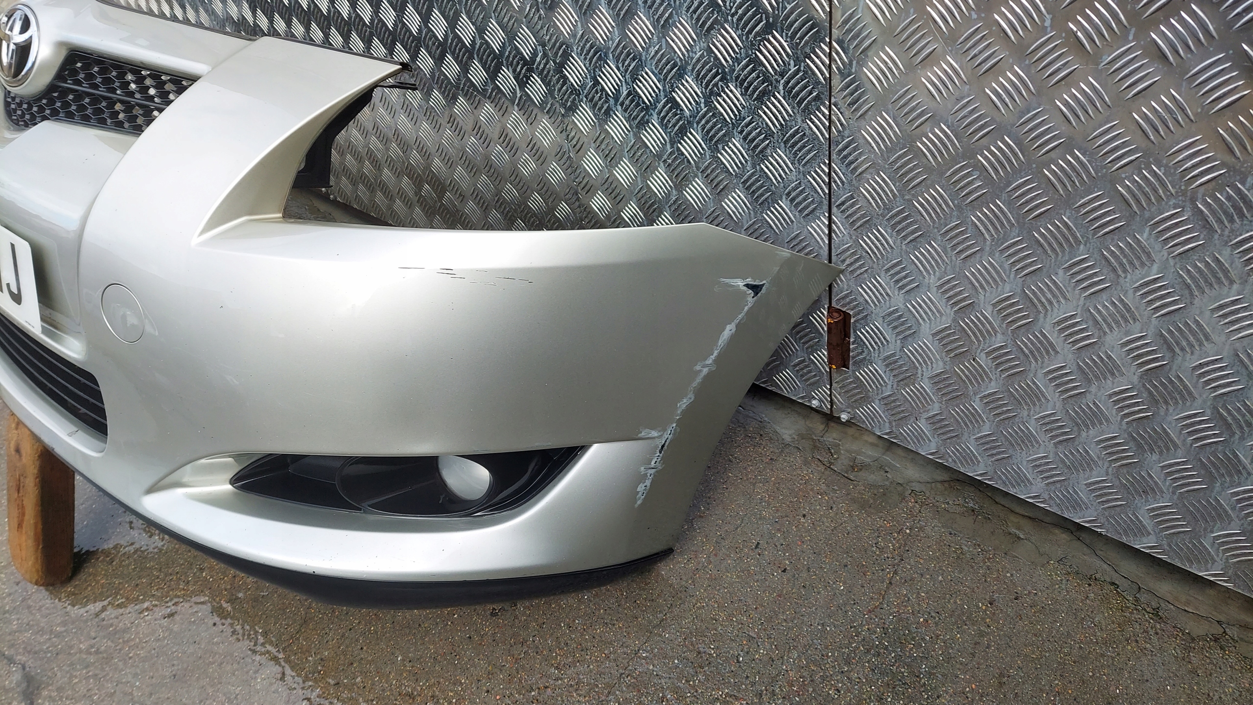 bumper TOYOTA AURIS 06-10 LAK: 1C0