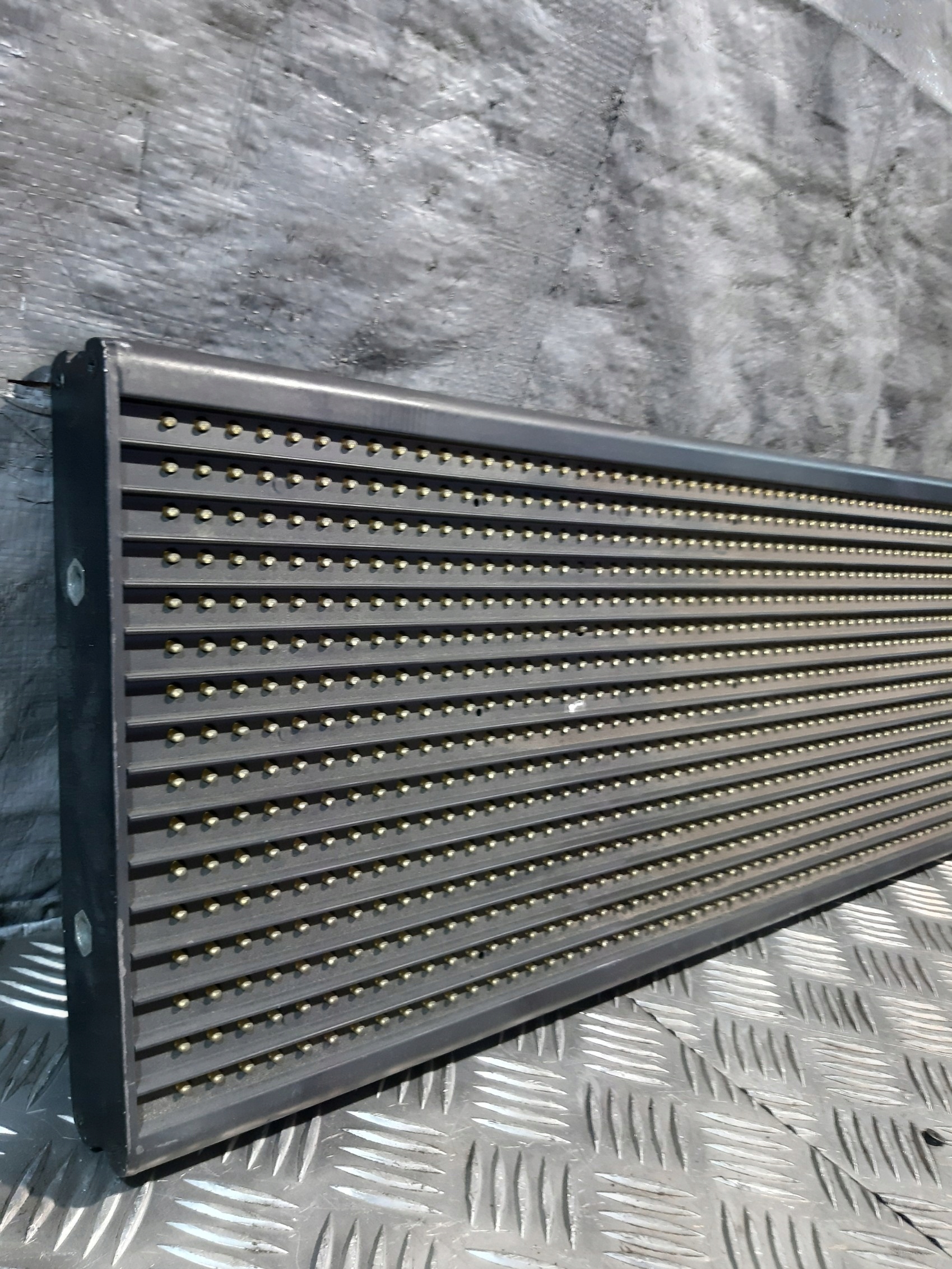 display AESYS HG 4/10.120x16/1 YW SLIM2 EVOBUS