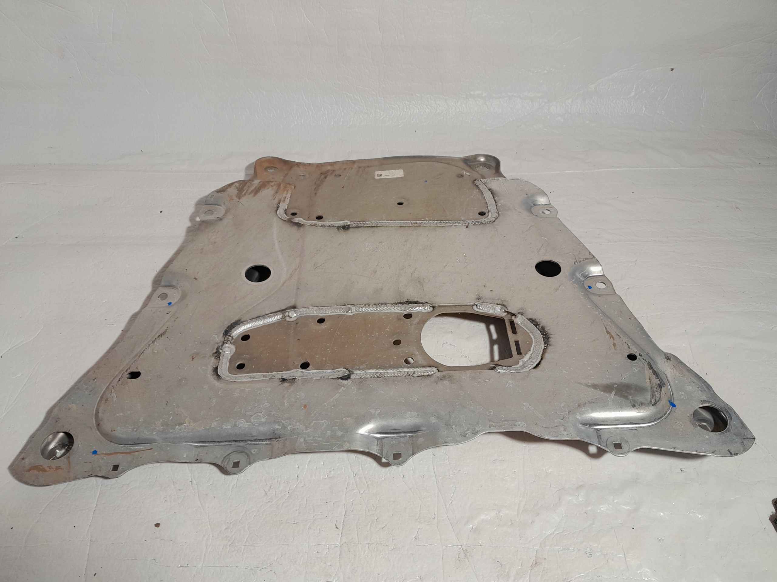BMW X7 G07 motor cover lower 6862071
