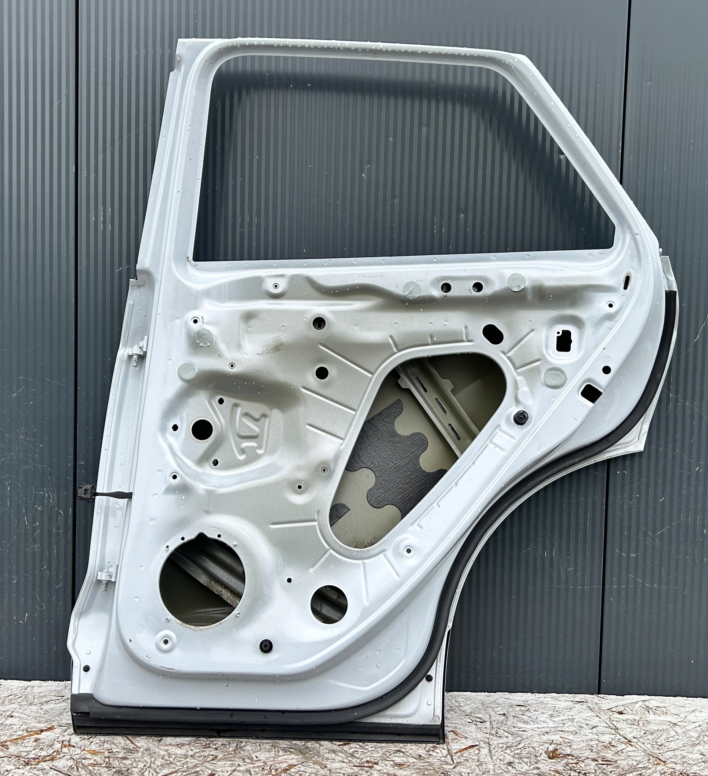 door right rear part rear. VW T-ROC 2GA