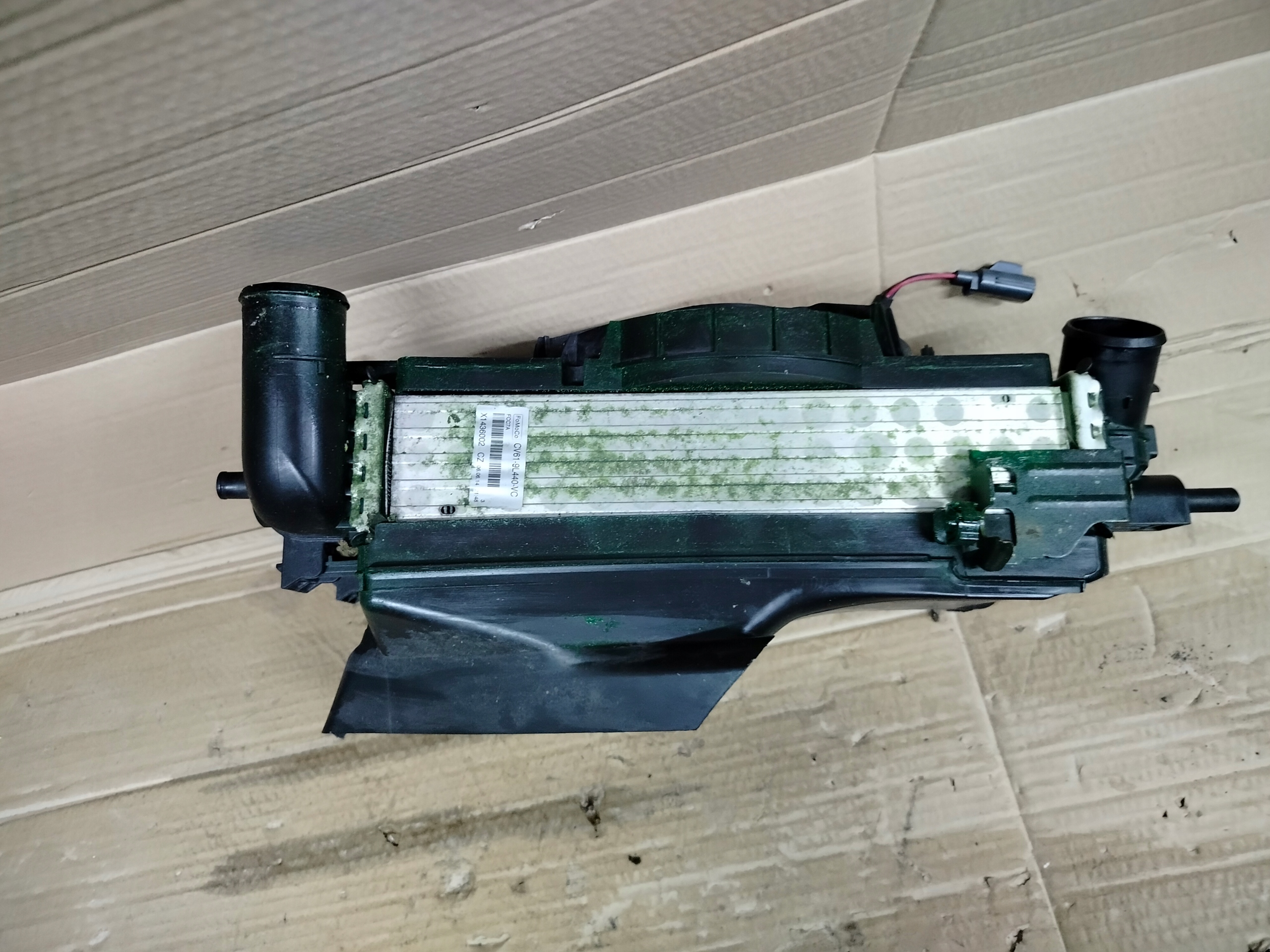 FOCUS MK3 1.0 intercooler CV61-9L440-VC chladič ventilátor BV61-8C607-SC
