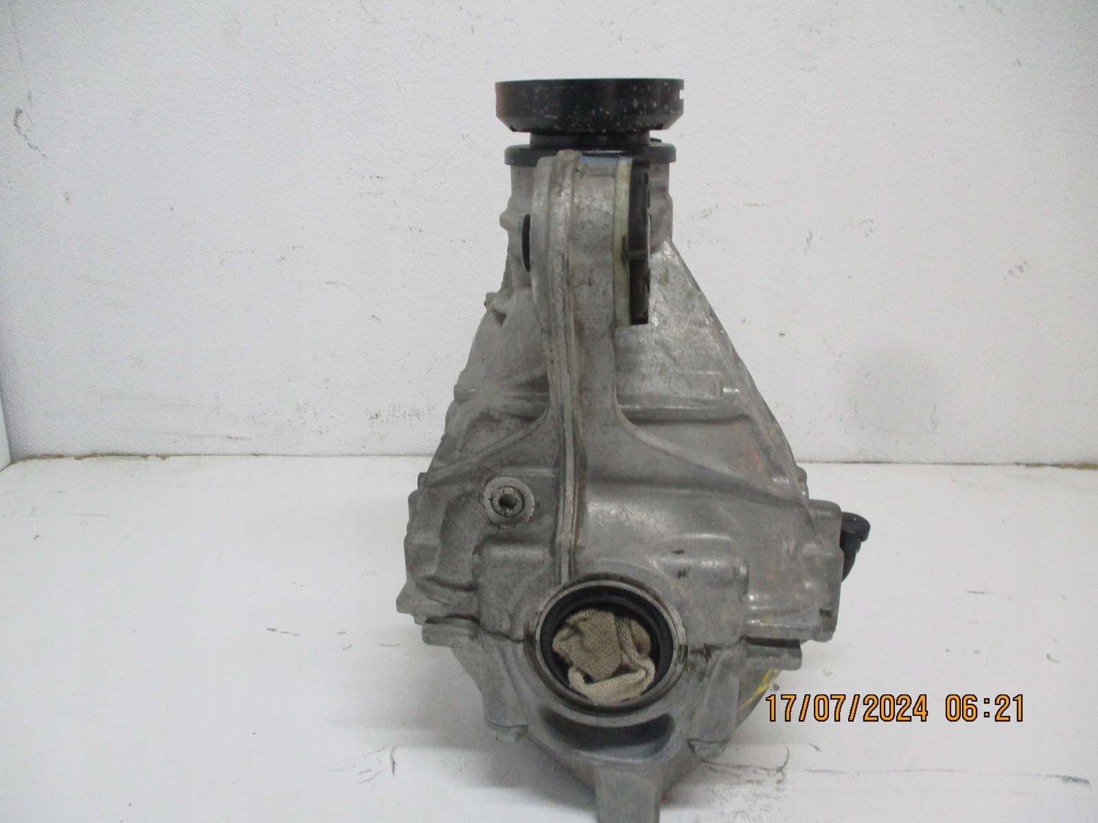 differential diff JAGUAR F PACE 2,0D 23r 3,23 HK83-4A213-FE rear part