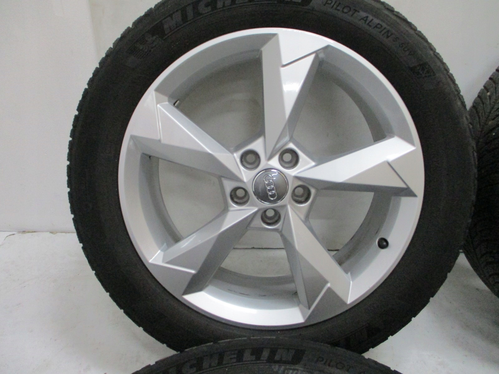 wheels discs tyres Audi Q3 83A M+S R19 83A601025N