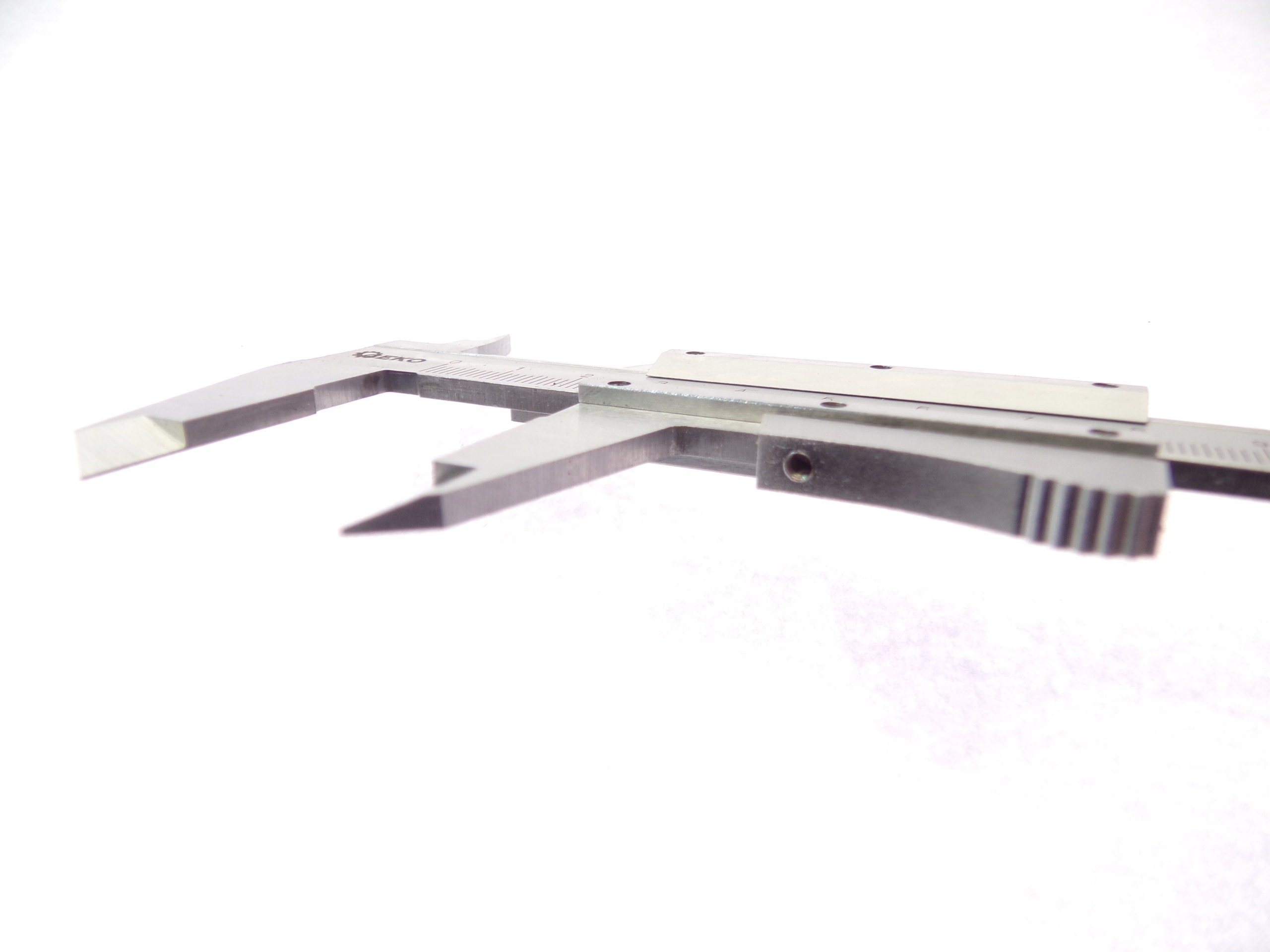 SUWMIARKA NONIUSZOWA L150 0,02 AUTO-LOCK Rodzaj analogowa