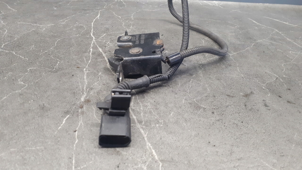 4e0823509d zamek maski audi a8 d3 08r 3.0 tdi Marka Audi