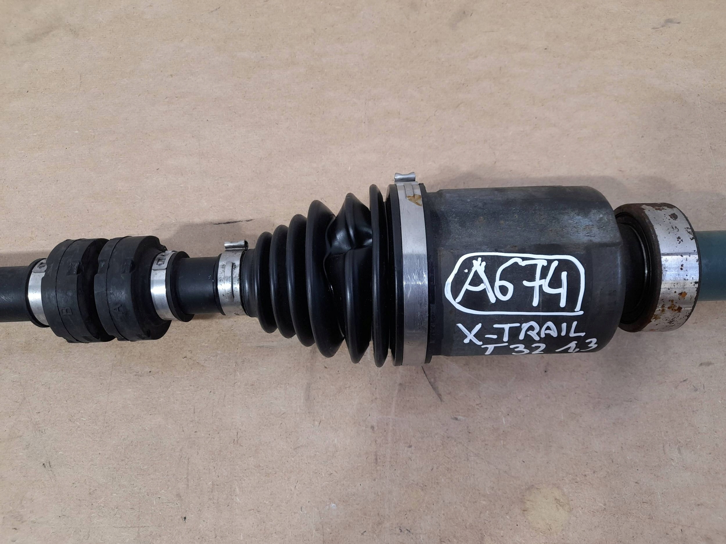 Nissan X-Trail T32 semi-axis front right 1,3 (A674)
