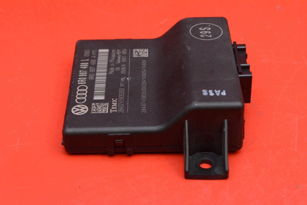 control unit module GATEWAY 8R0907468L AUDI A4 B8 2.0 TDI 190 KM LIFT 11-16