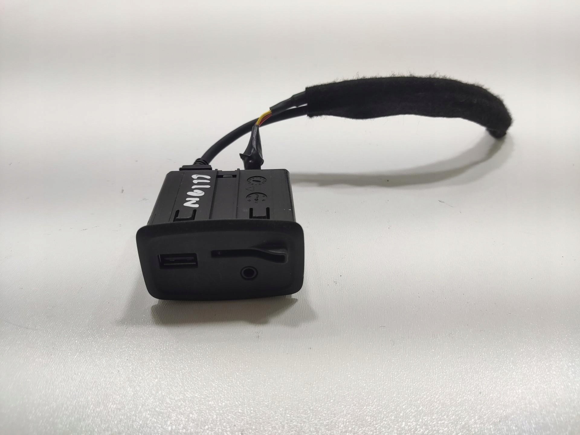 GNIAZDA PORT USB AUX RENAULT CLIO IV 2013-2016 280233435R