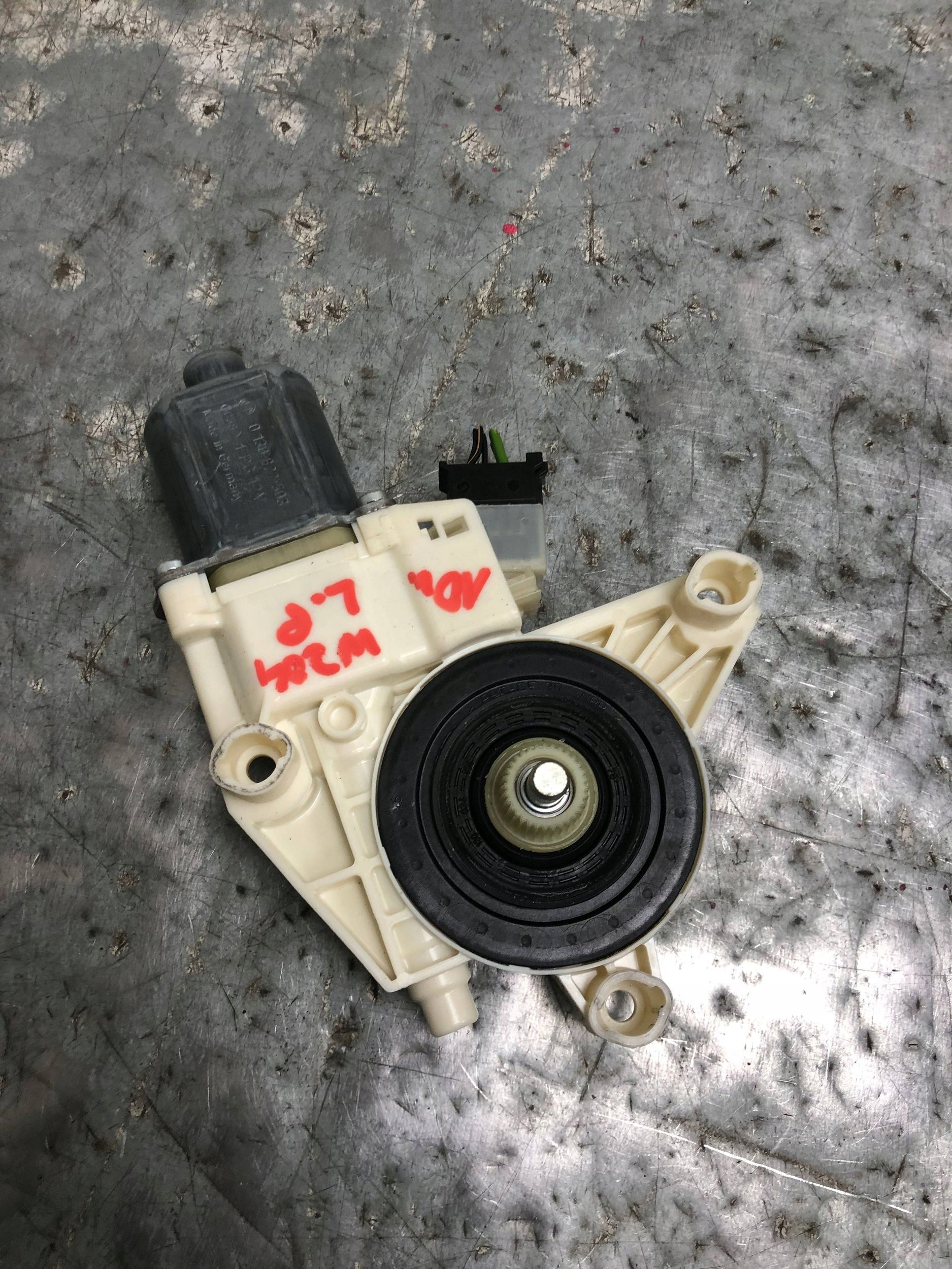 mini motor windows left front MERCEDES W204 A2048200142