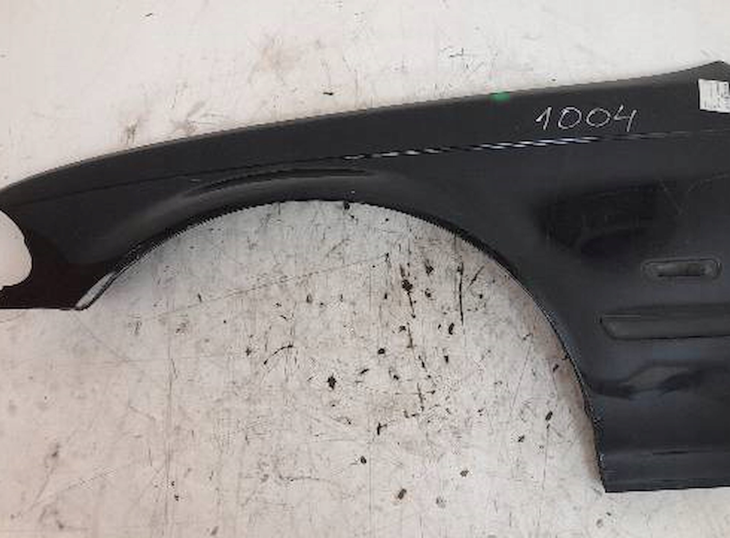 BŁOTNIK LEWY PRZEDNI BMW 320D