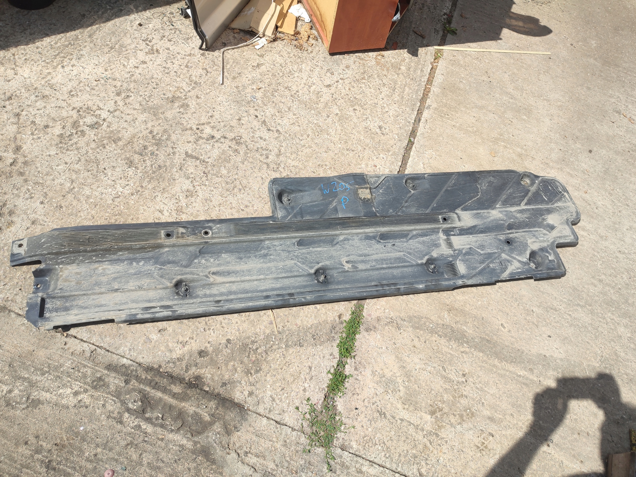 cover chassis right MERCEDES W204 A2046100208