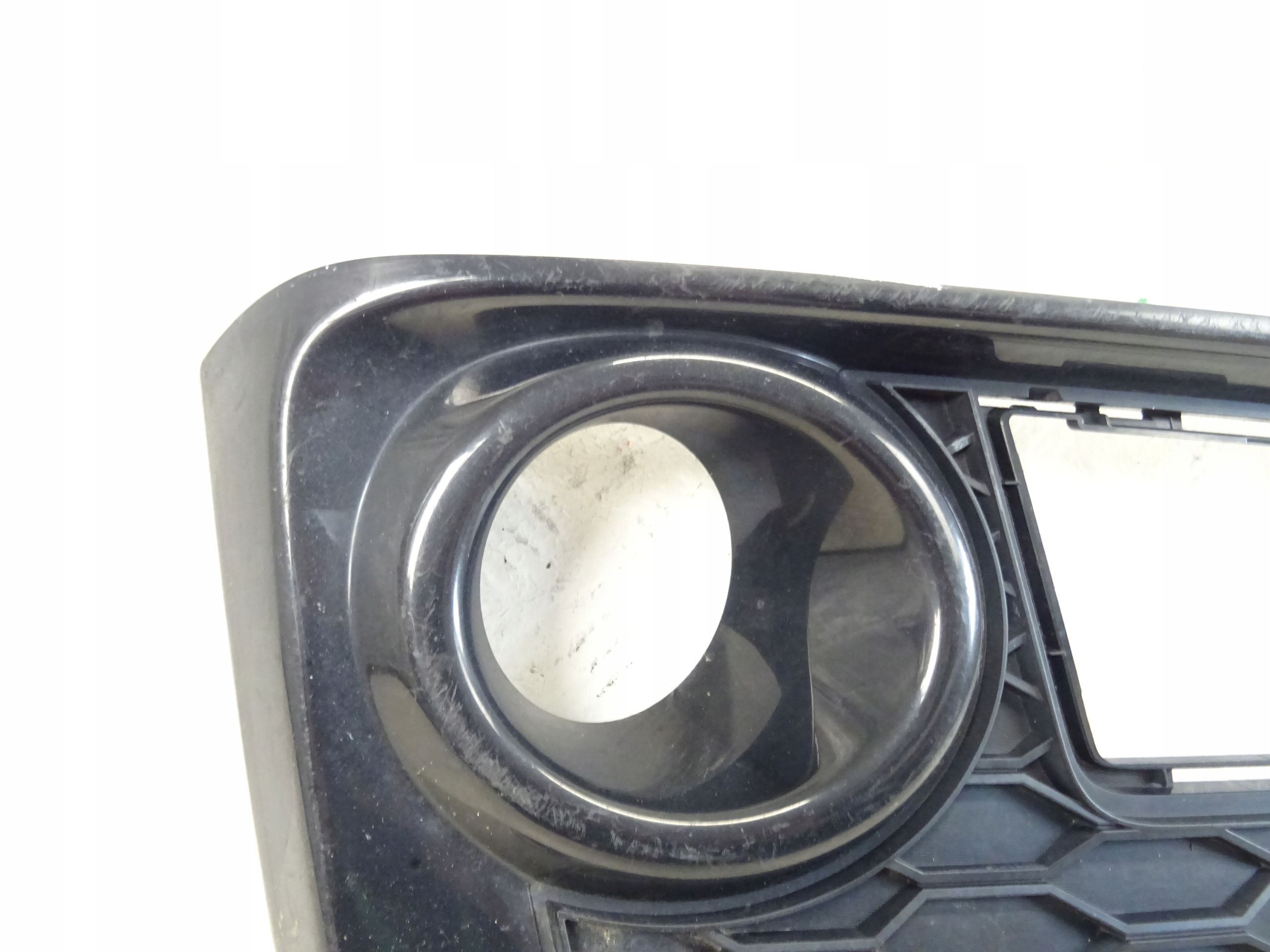 grid of a bumper front front left HONDA CIVIC X 71108-TGG-A3