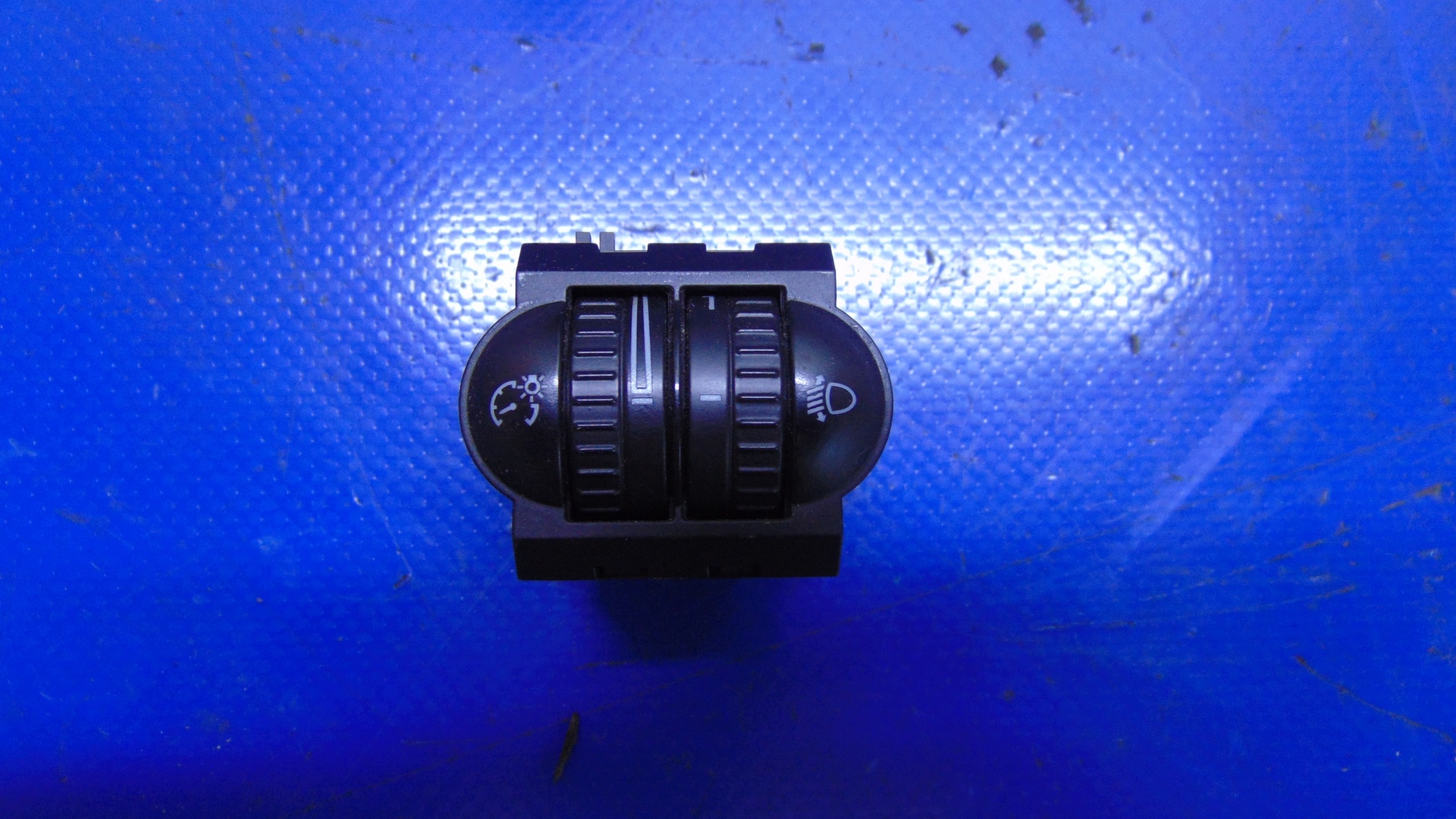 REGULACJA luci VW GOLF V HB 03-10 anno