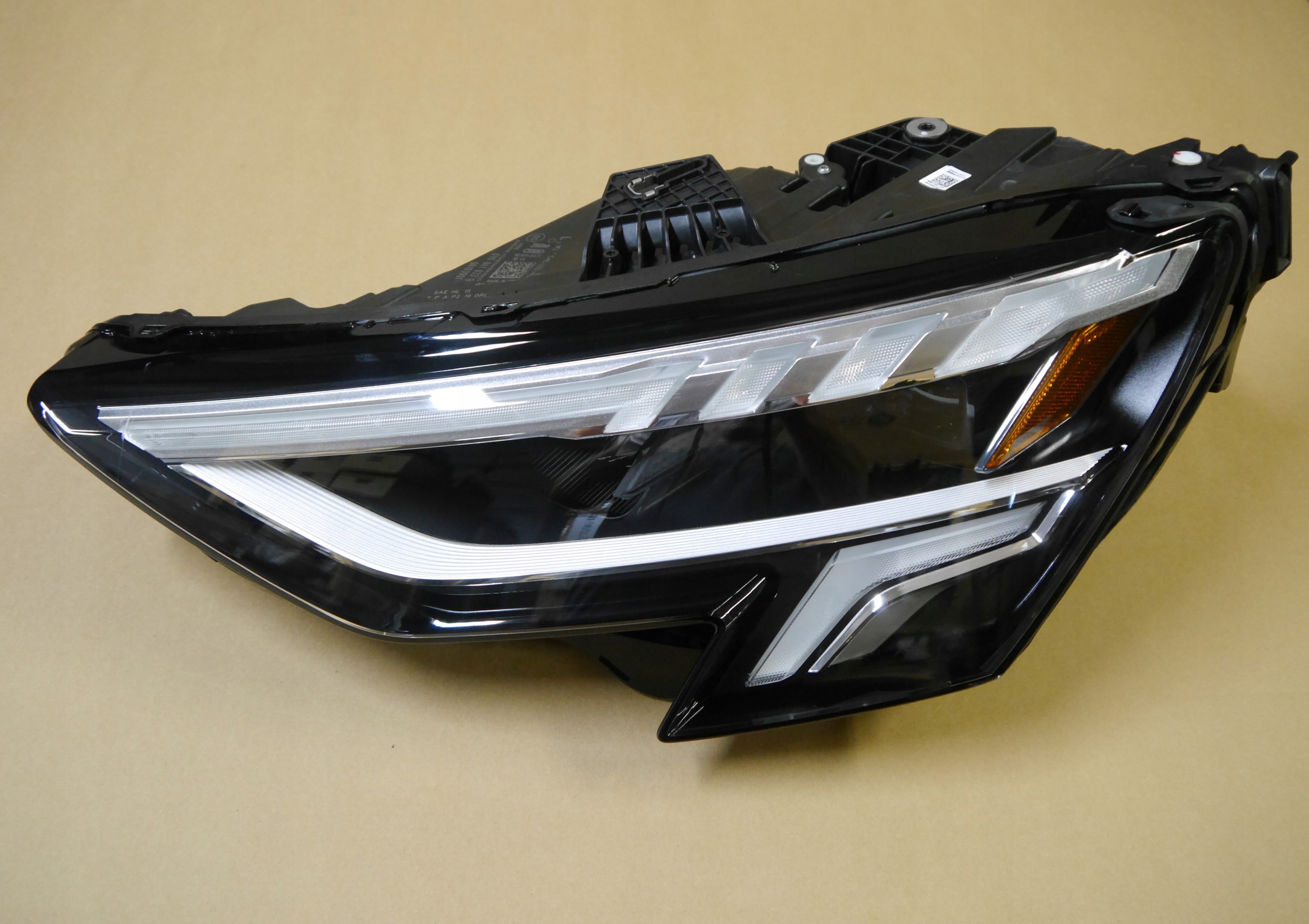 AUDI A3 8Y LAMPA DIODOWA FULL LED 8Y0941033B Strona zabudowy lewa