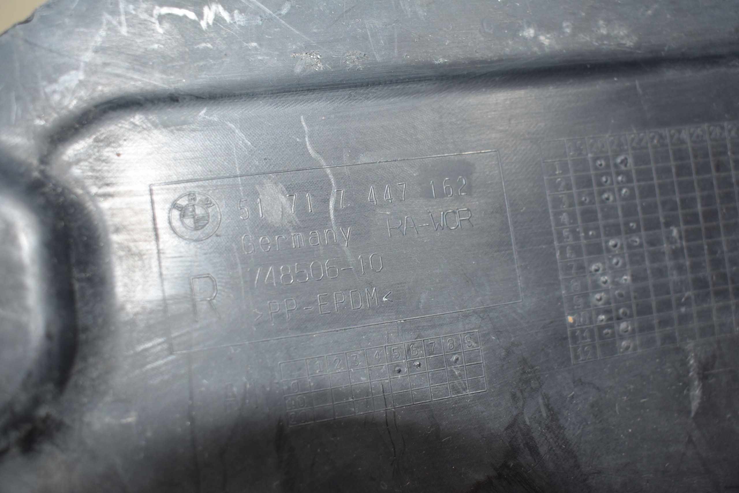 mudguard front front right BMW G22 1