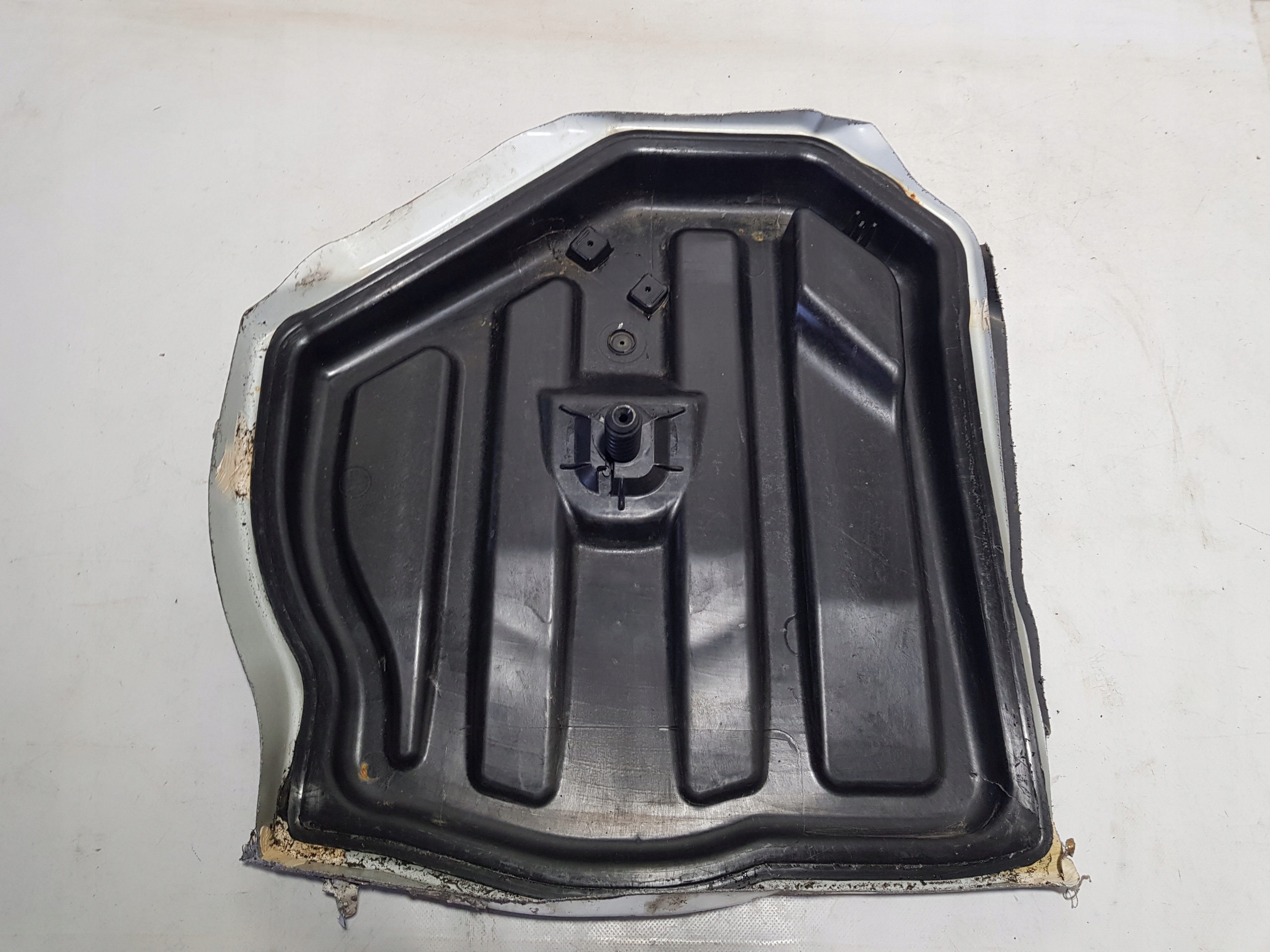MERCEDES W207 W204 sump floor boot 2046100575