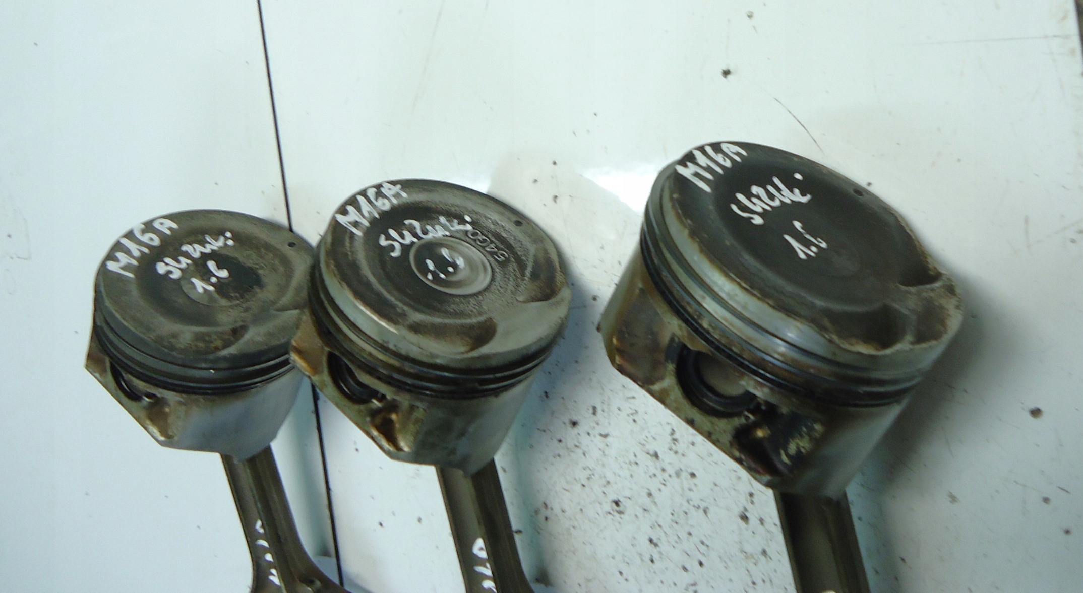 SUZUKI GRAND VITARA II 1.6 16V M16A piston with connecting rod