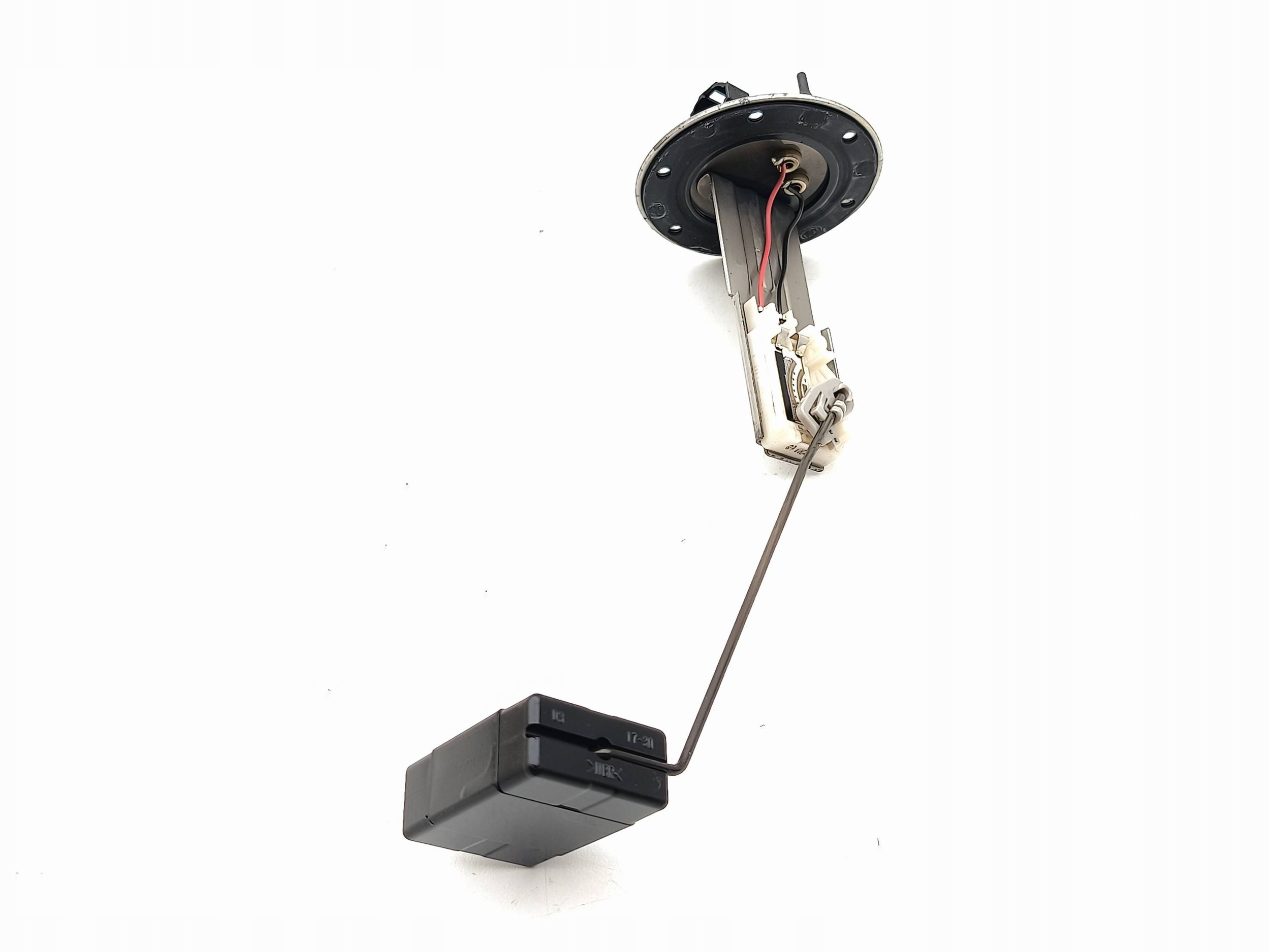 mazda CX5 2.2 d датчик уровня топлива KE7060970