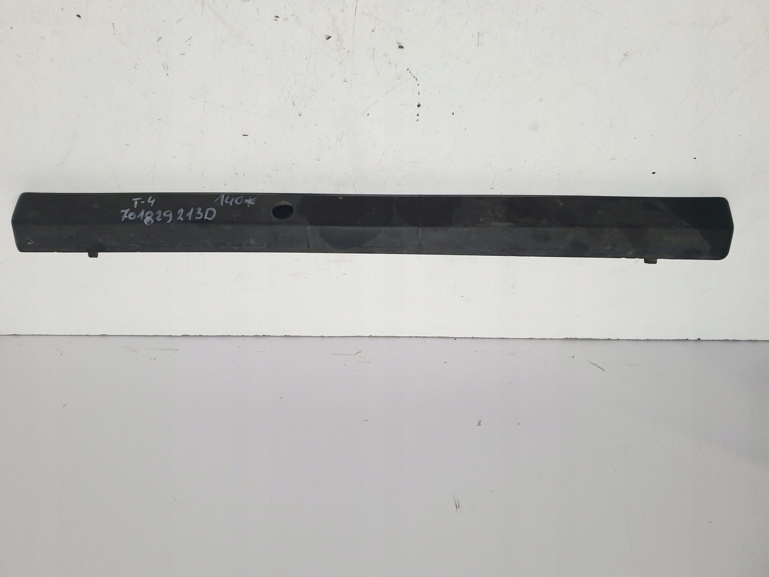 BLENDA KLAPY BAGAŻNIKA VW T4 701829213D